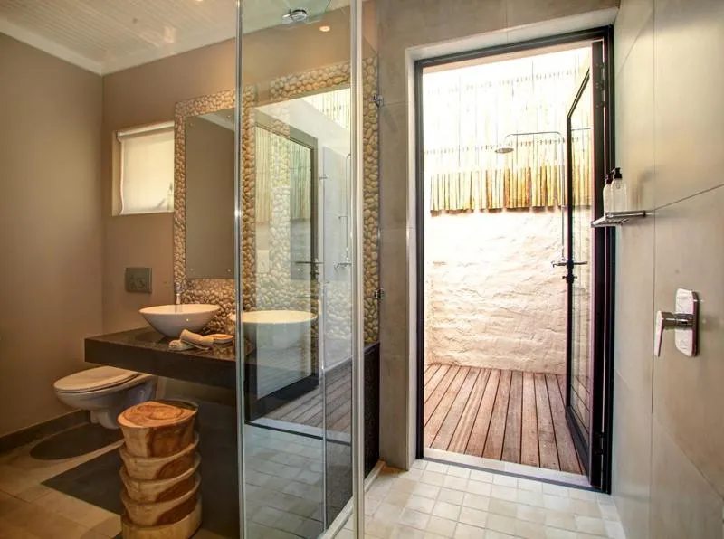 Shower in Scallop Lodge