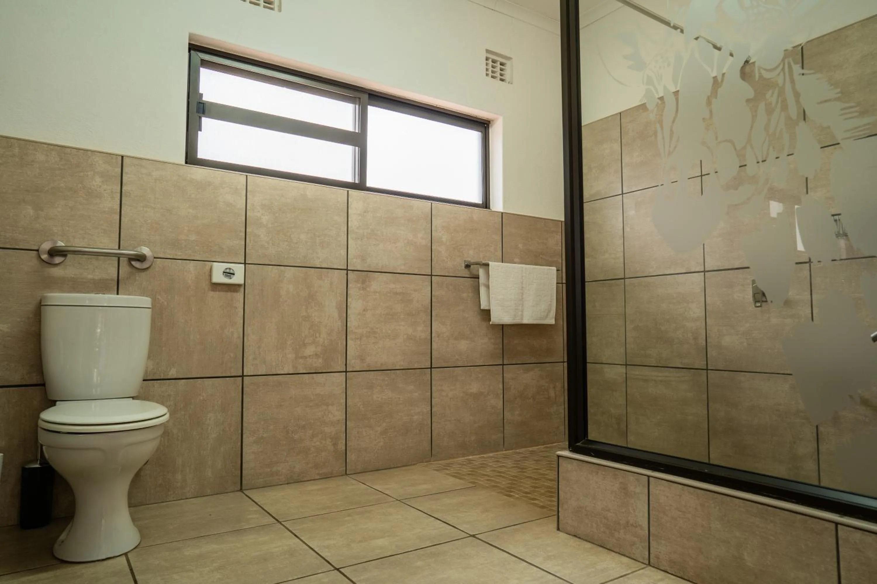 Bathroom in Tshukudu Game Lodge