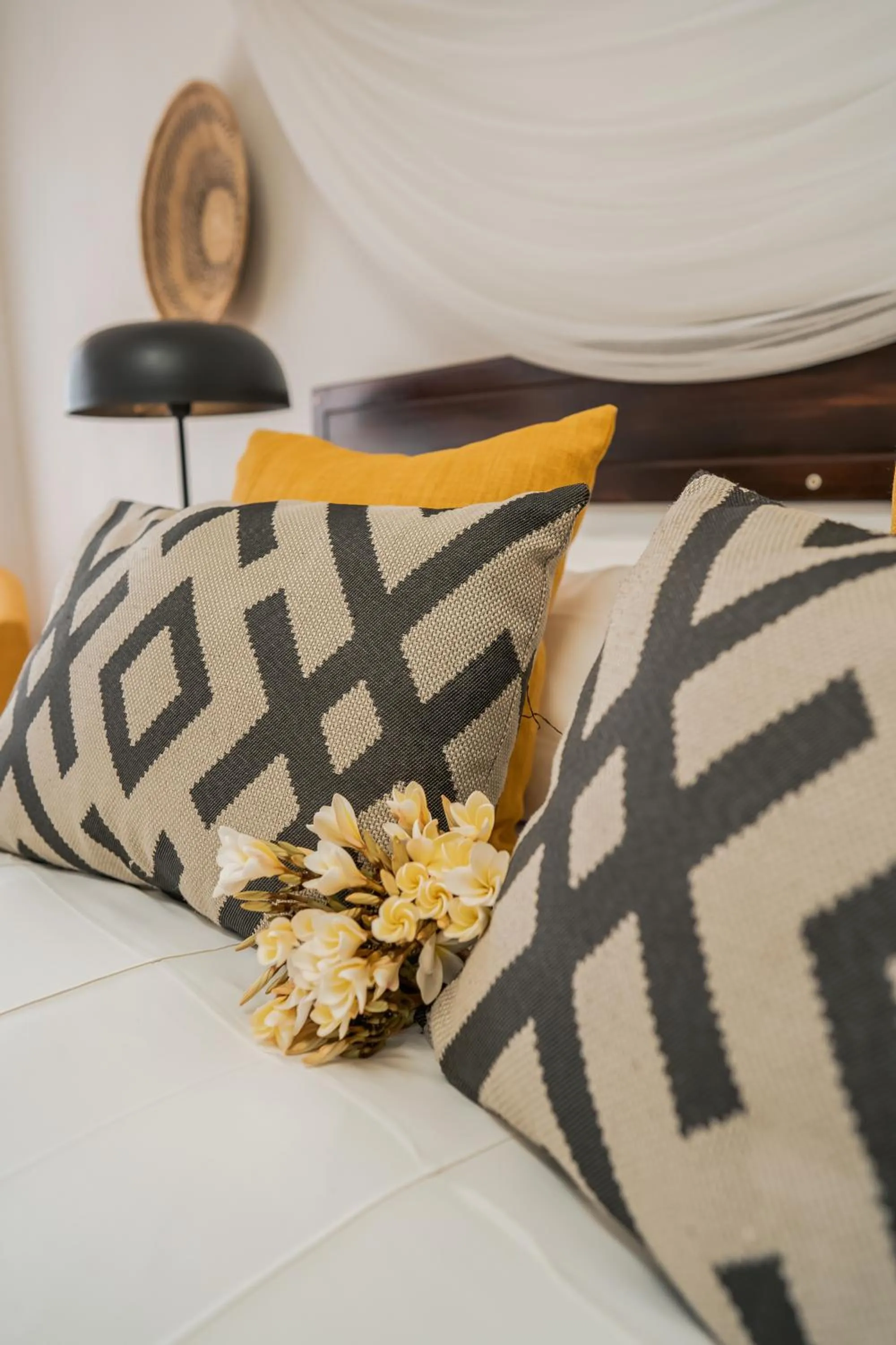 Bed in Tshukudu Game Lodge