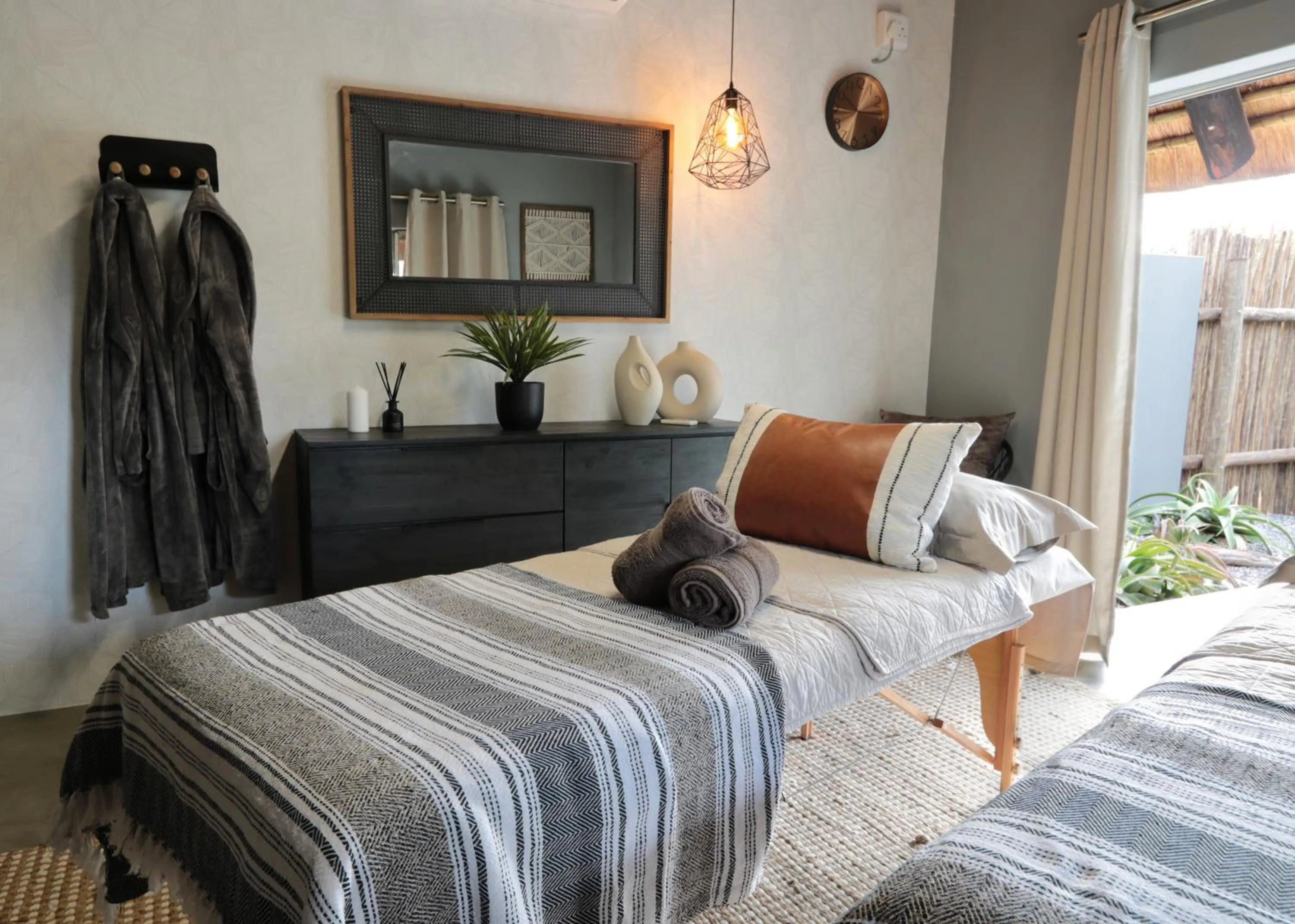 Spa and wellness centre/facilities, Bed in Tshukudu Game Lodge