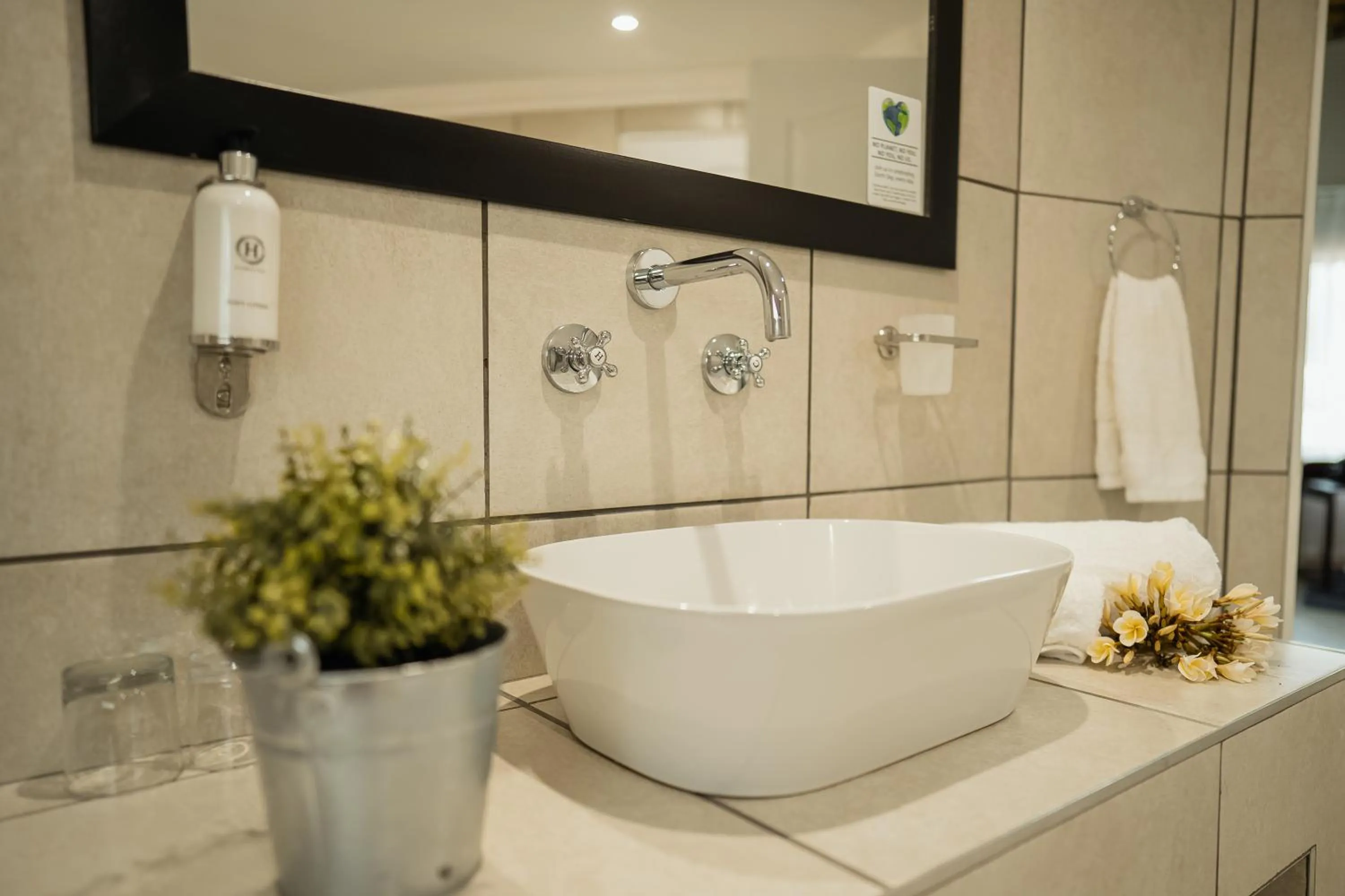 Bathroom in Tshukudu Game Lodge