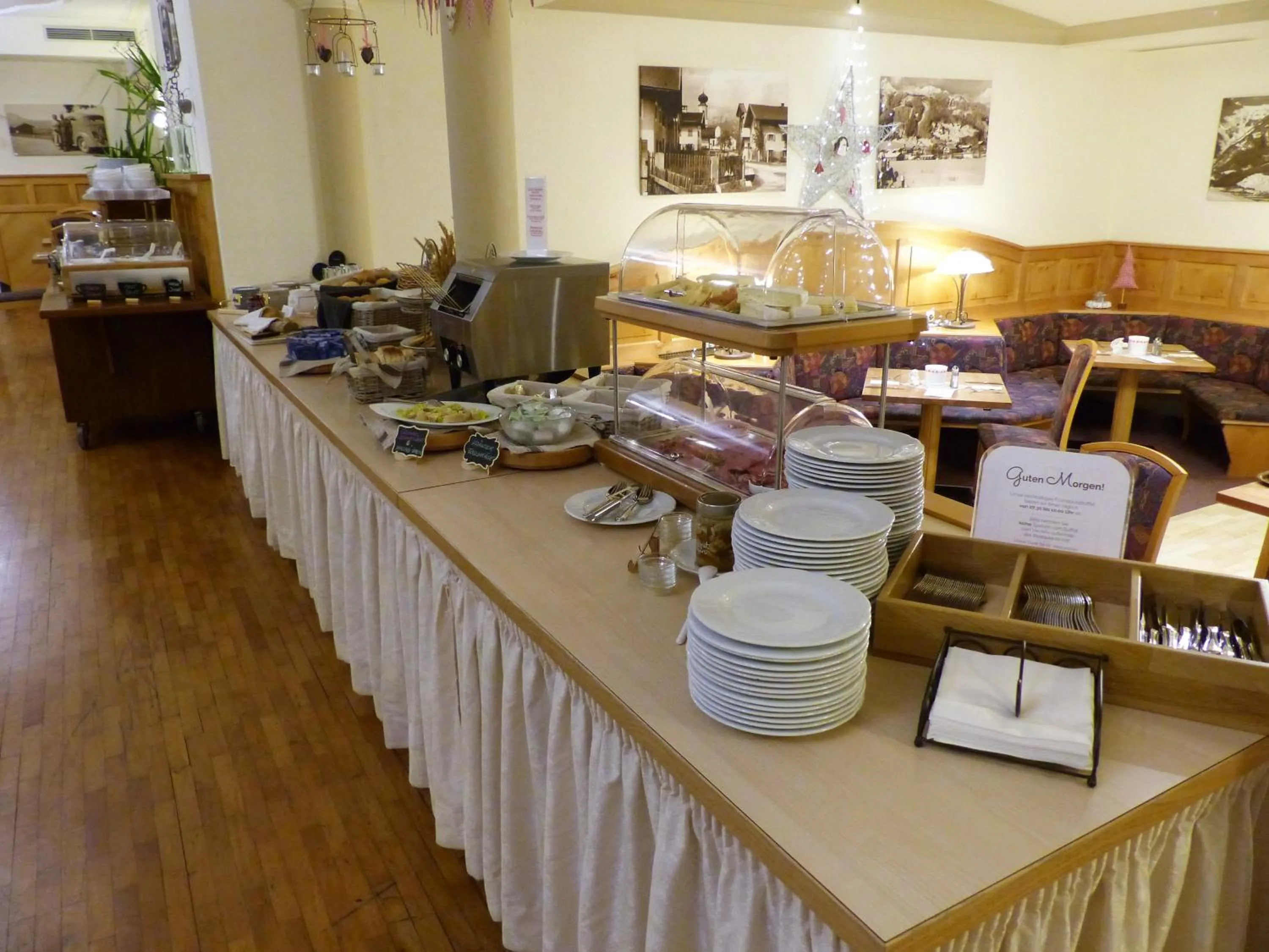 Breakfast in Die Lilie / Hotel Garni