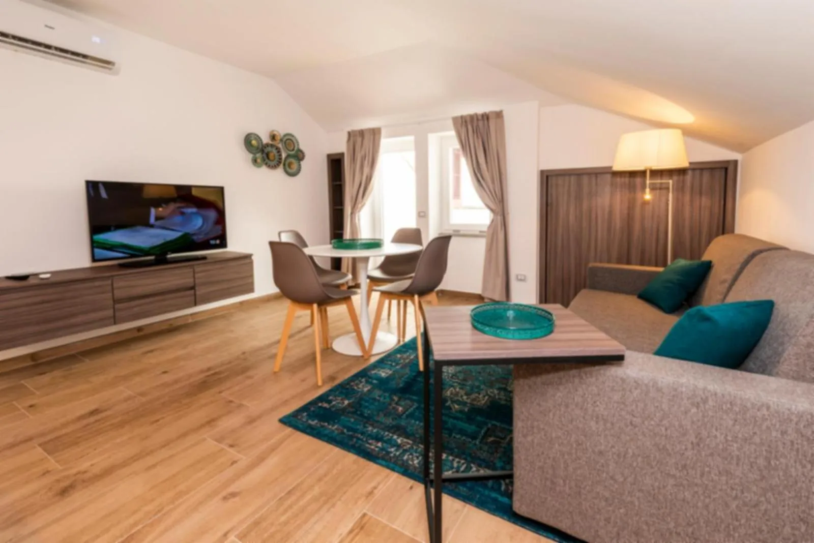 TV and multimedia in Aurelia Antica Suites & Apartments