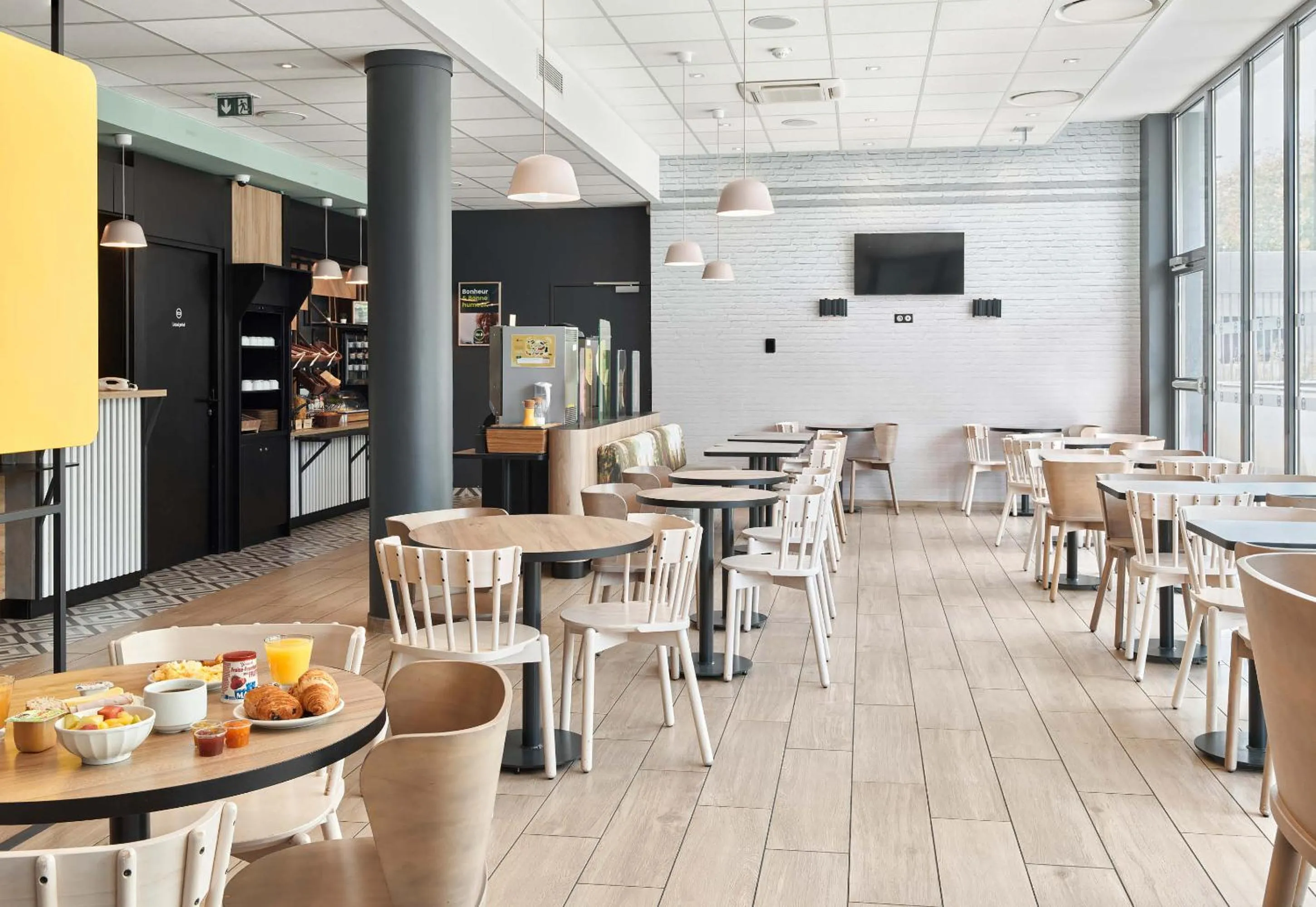 Restaurant/places to eat in B&B HOTEL Champigny-sur-Marne