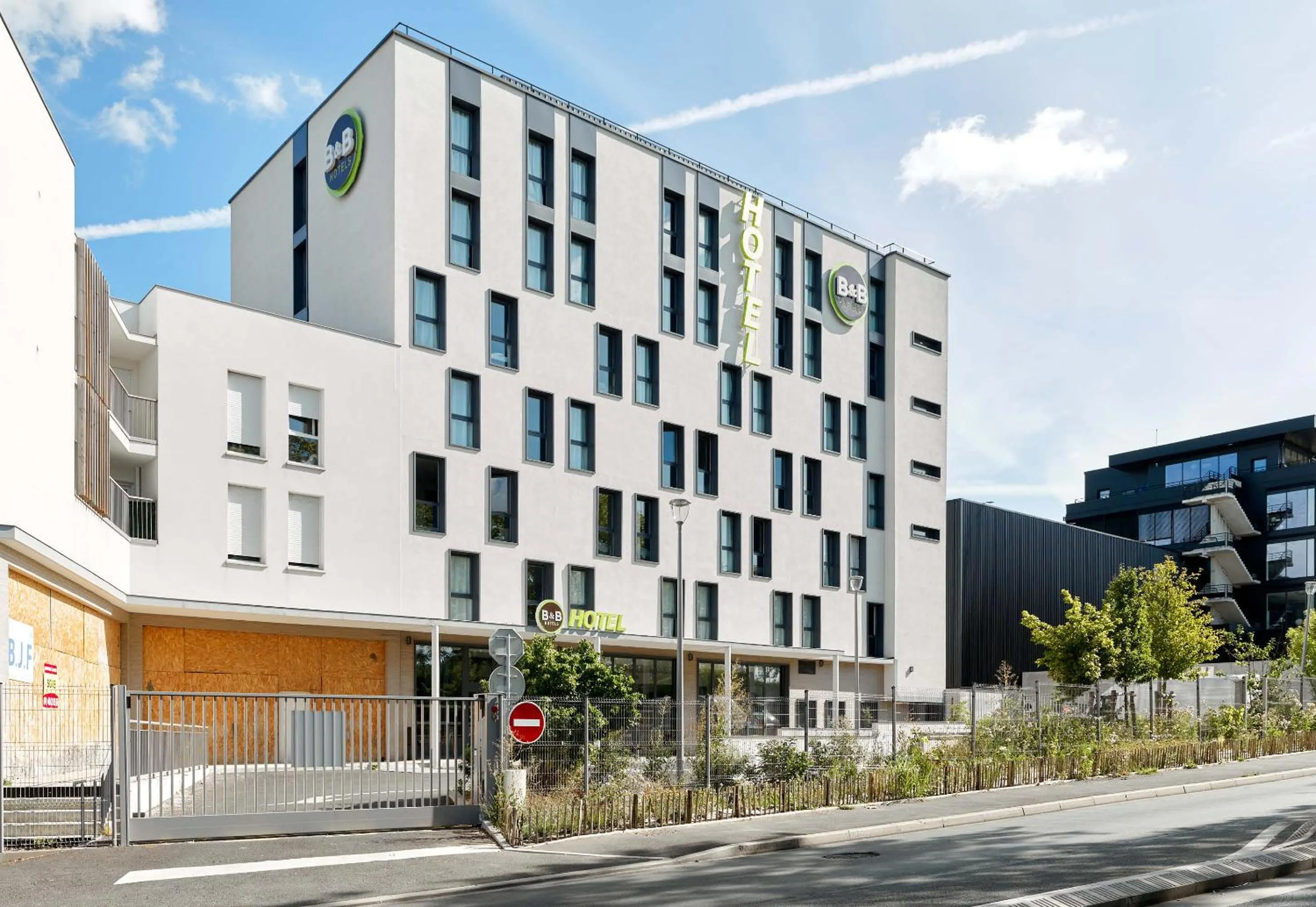 Property building in B&B HOTEL Champigny-sur-Marne