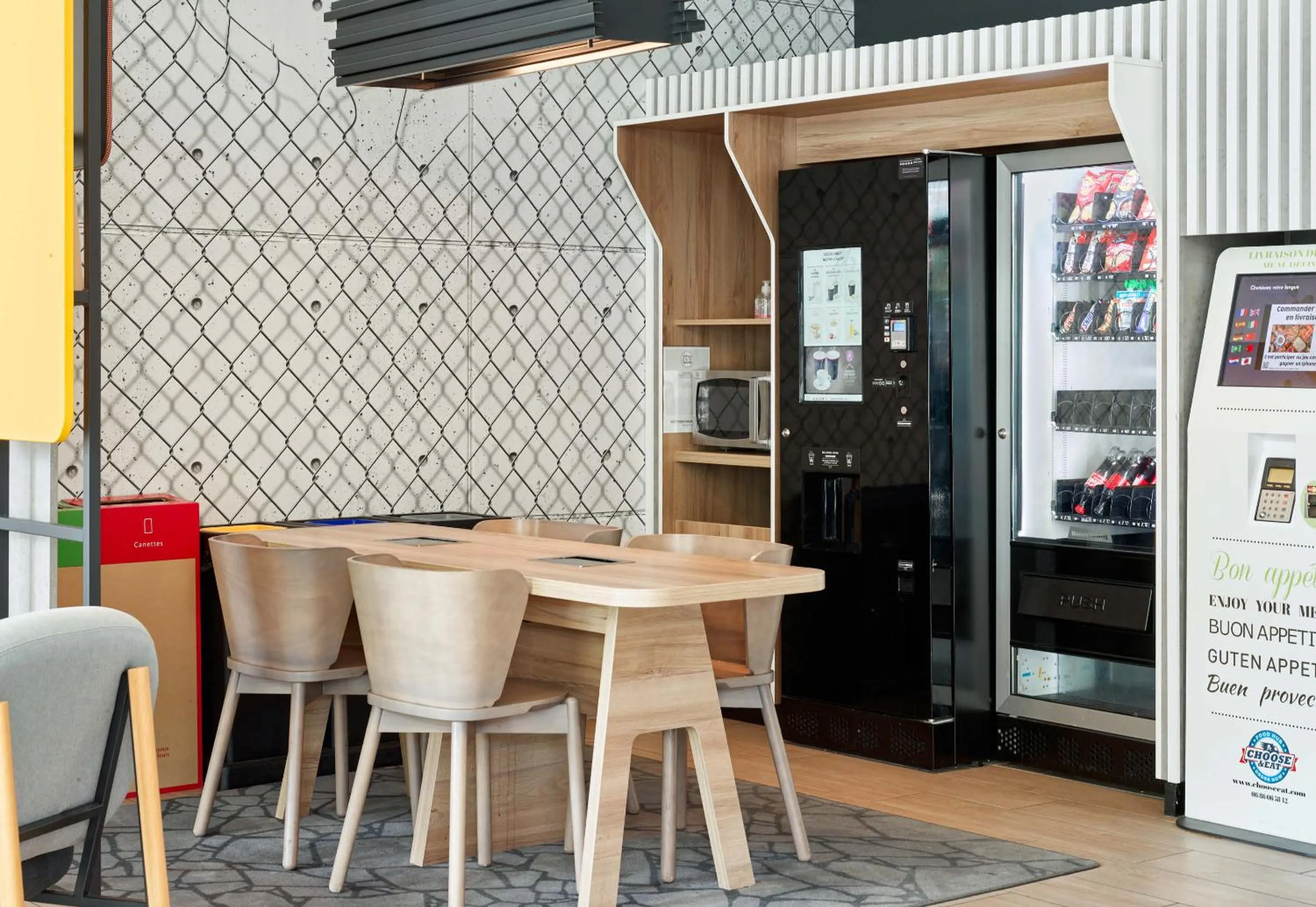 vending machine in B&B HOTEL Champigny-sur-Marne