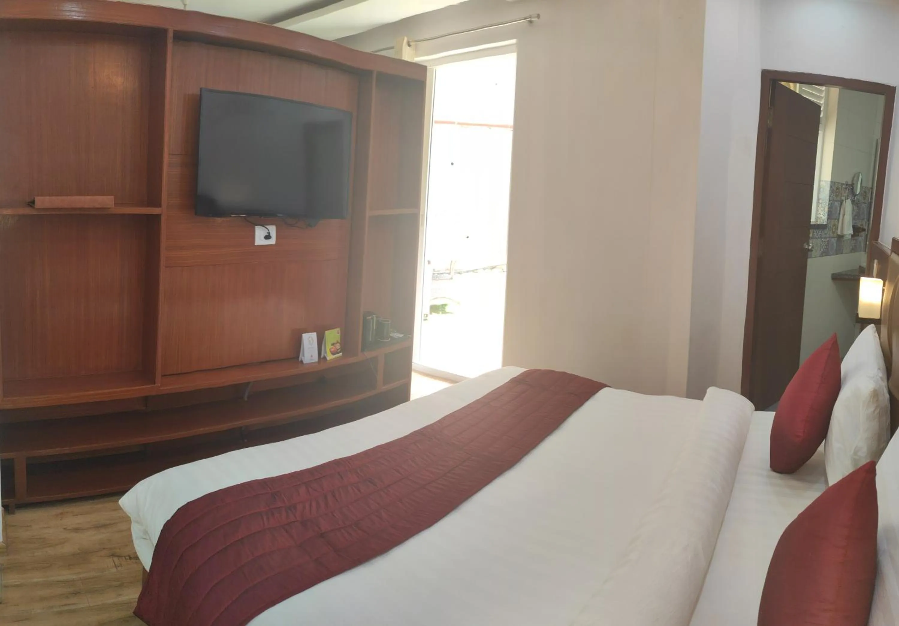 Bedroom, Bed in Himalayan Splendour Resort