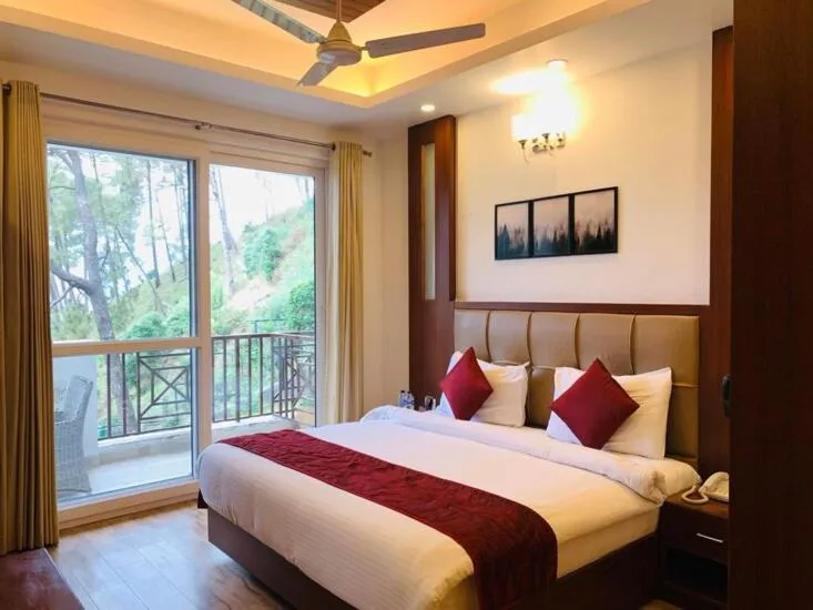 Bedroom, Bed in Himalayan Splendour Resort