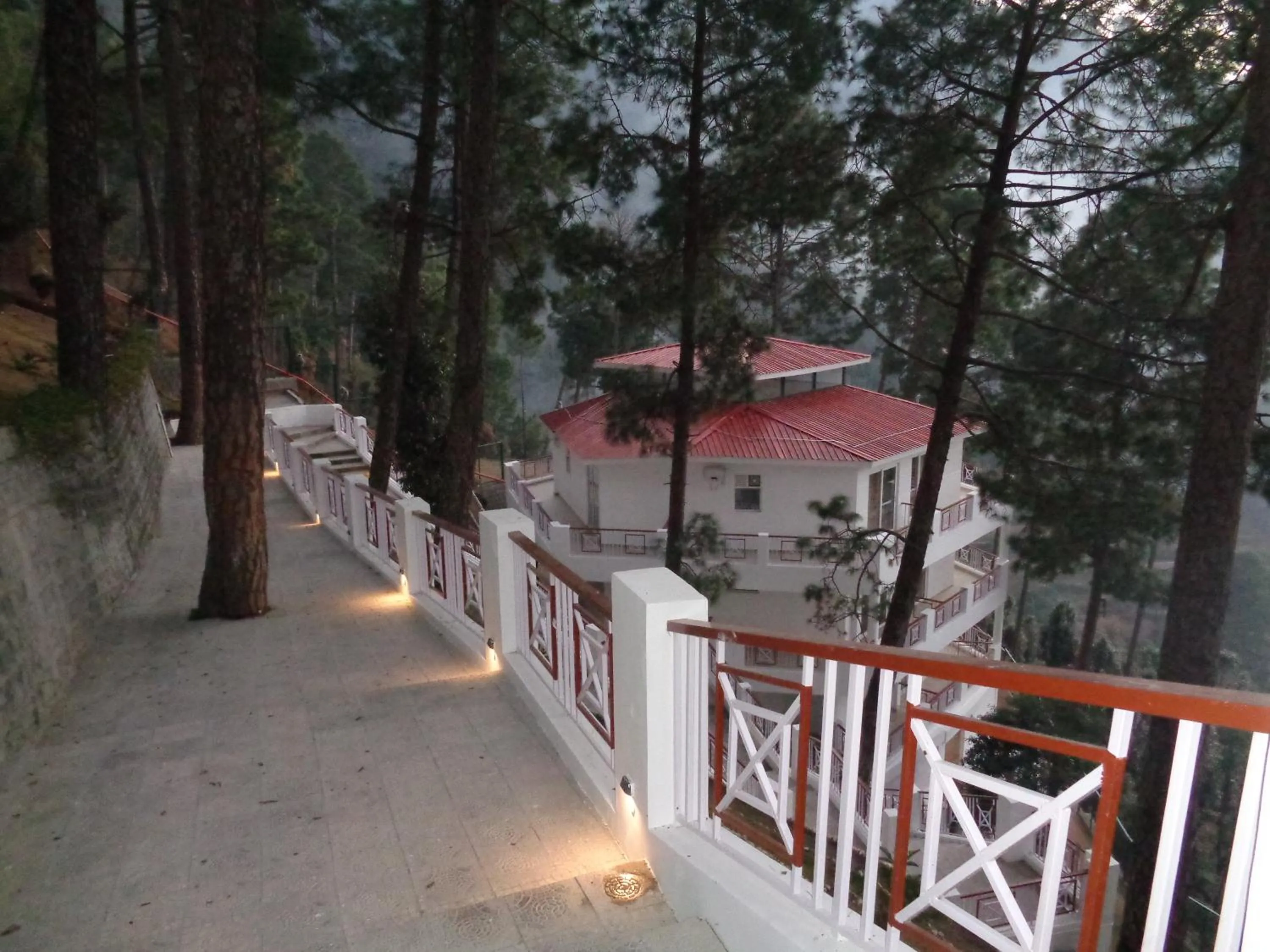 Property building in Himalayan Splendour Resort