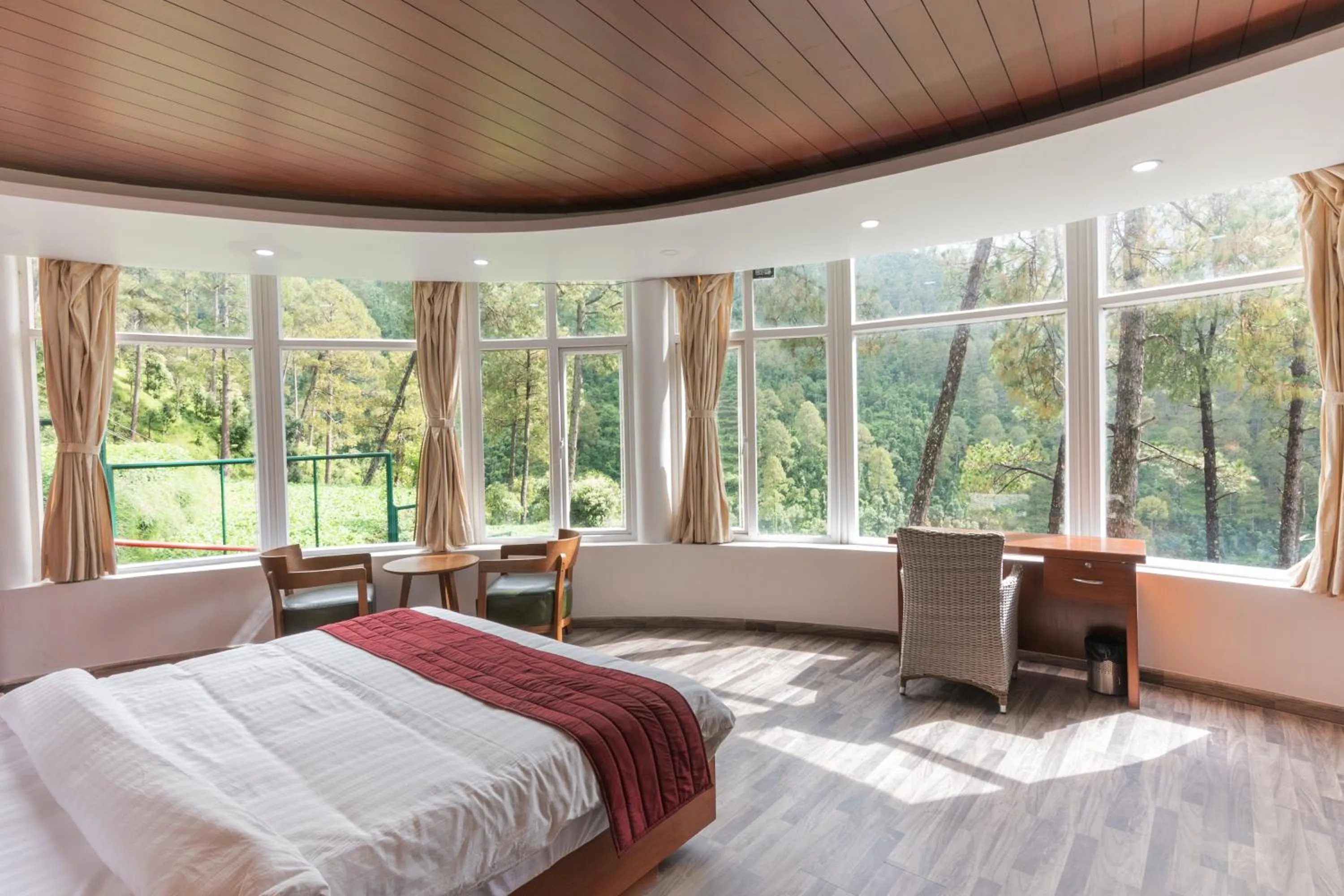 Photo of the whole room, Bed in Himalayan Splendour Resort