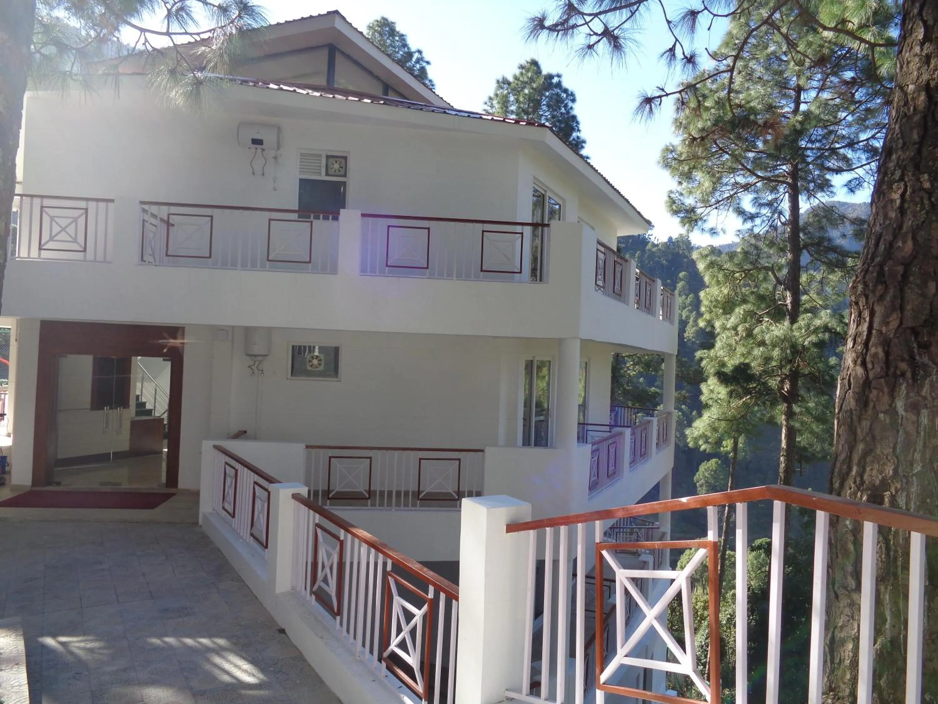Property building in Himalayan Splendour Resort