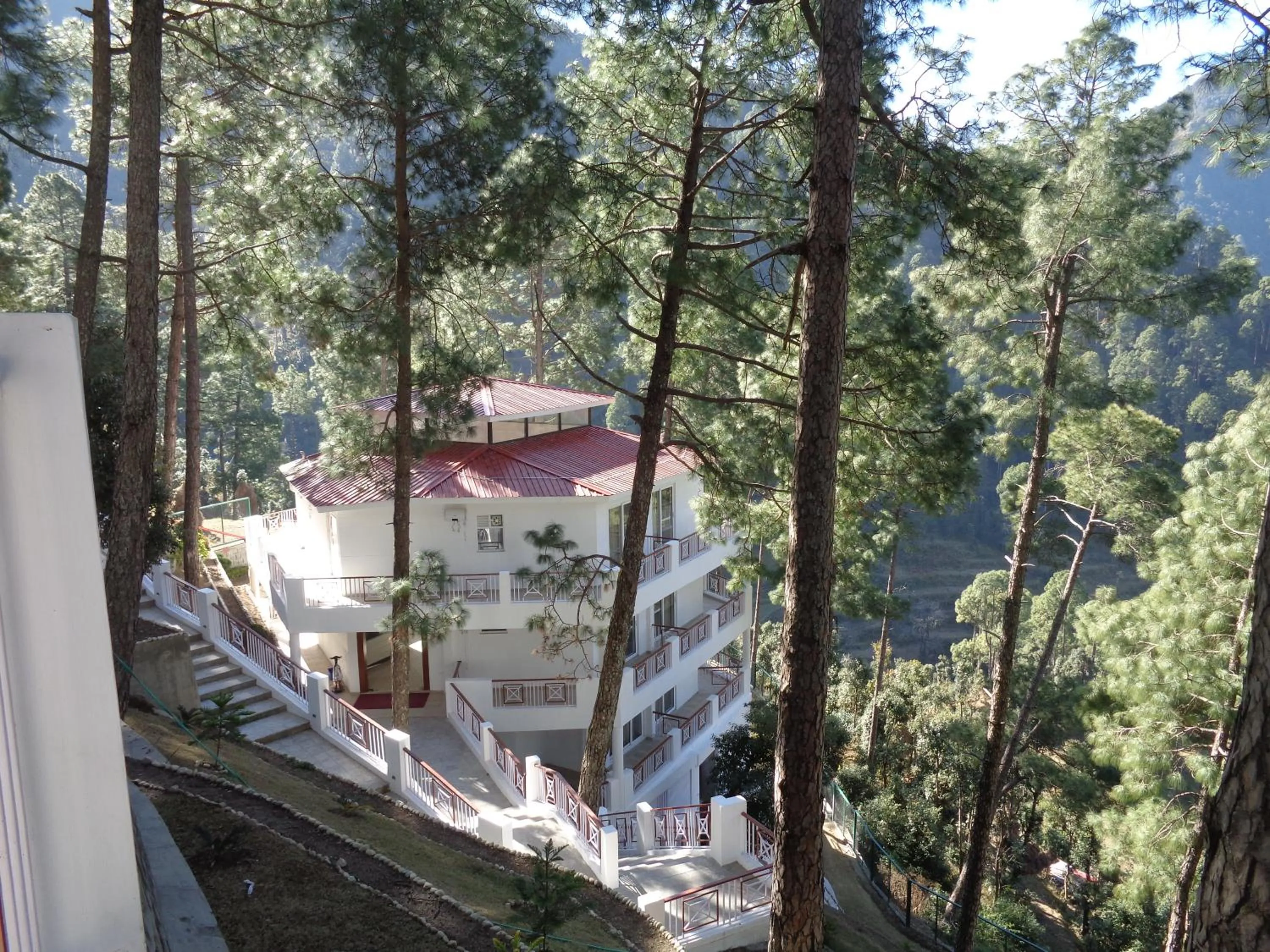 Property building in Himalayan Splendour Resort