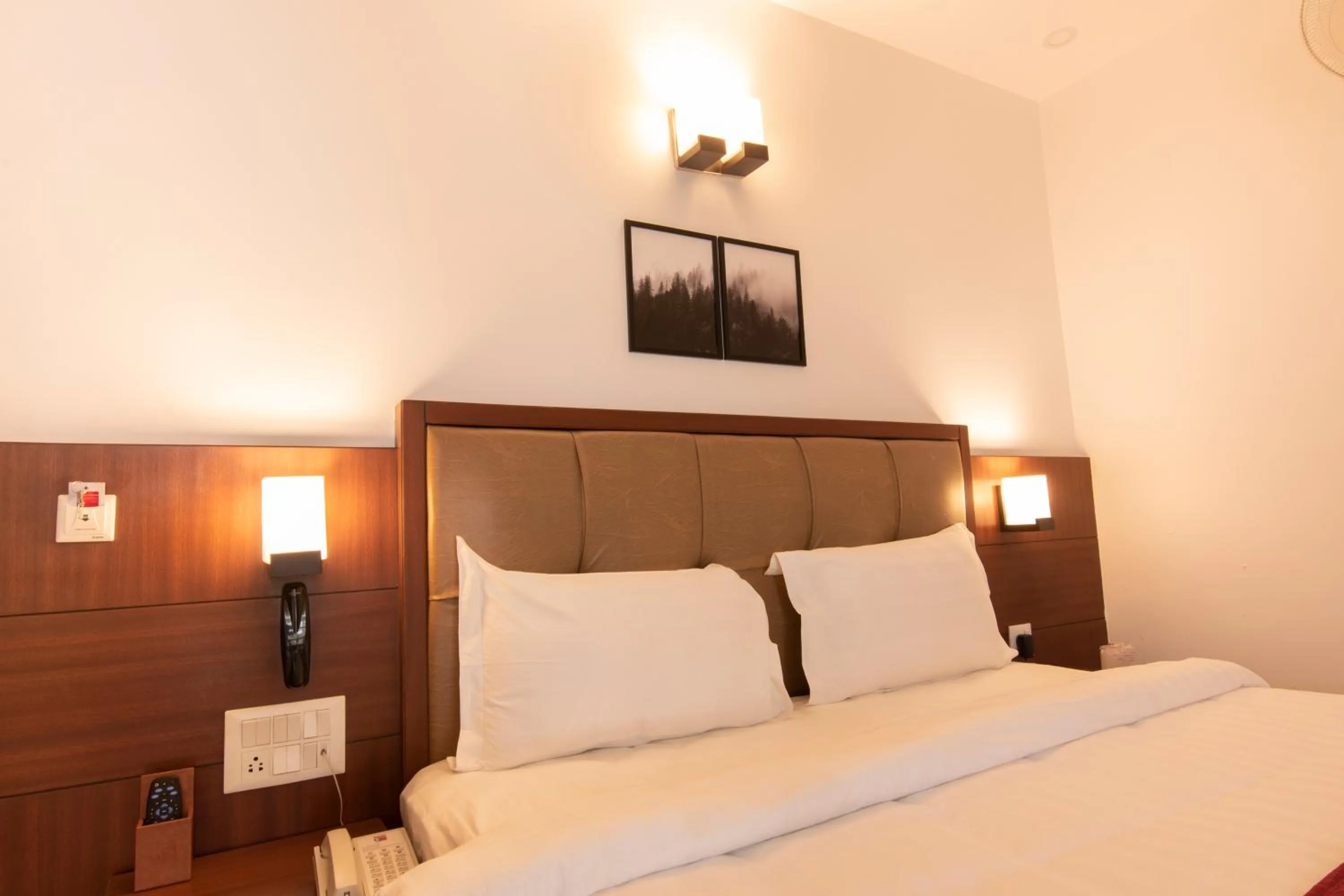 Bed in Himalayan Splendour Resort