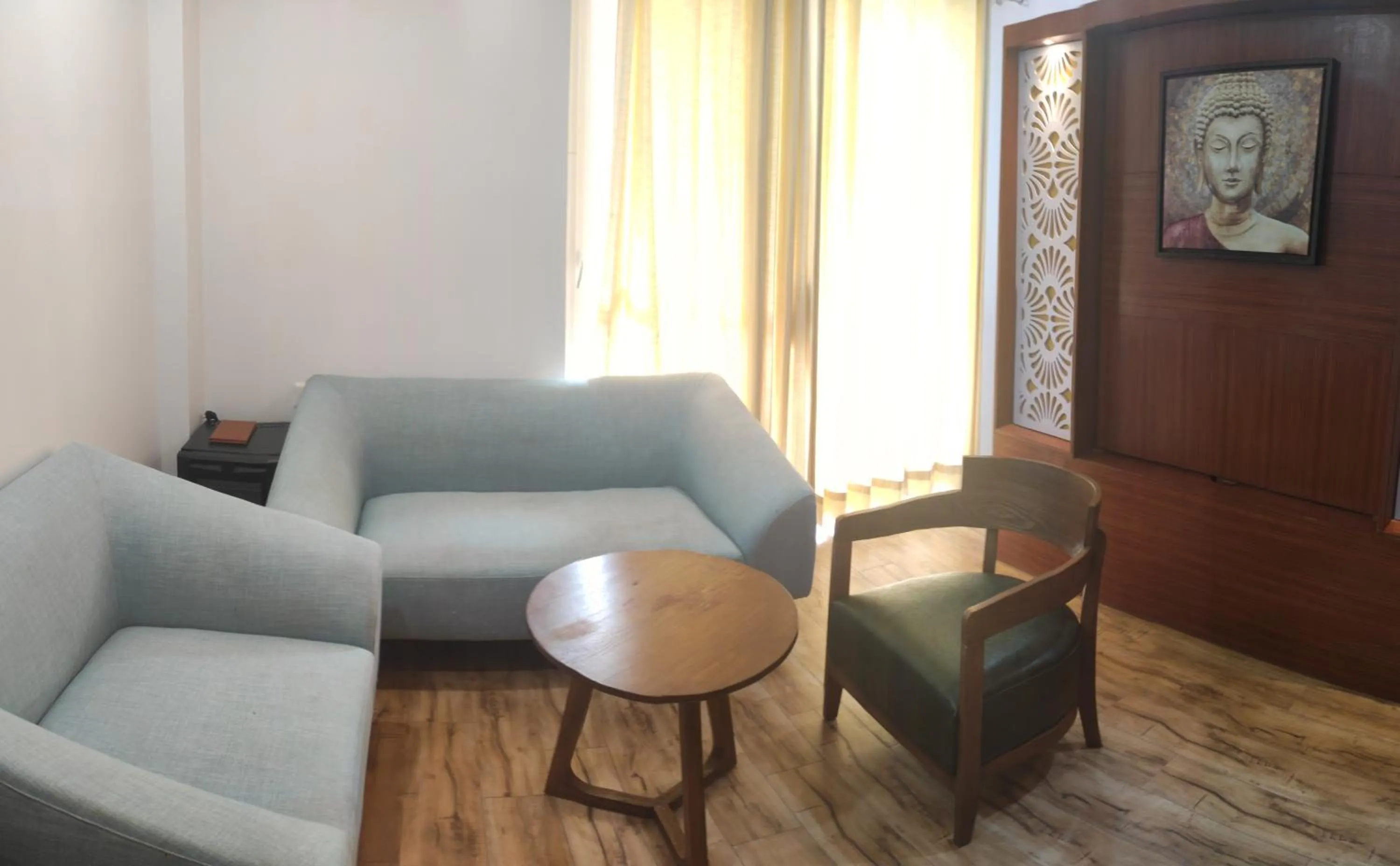 Living room in Himalayan Splendour Resort