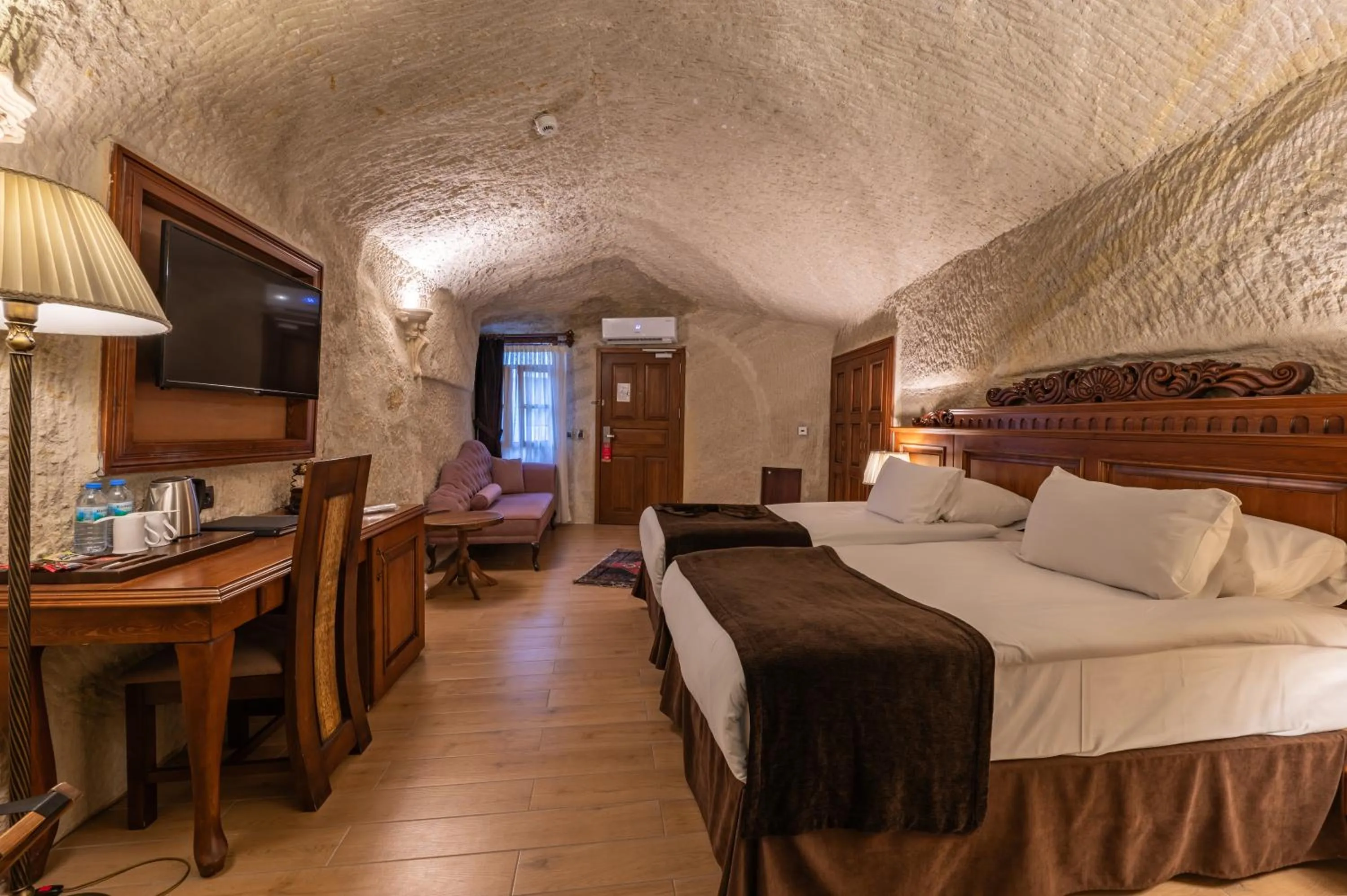 TV and multimedia, Bed in Utopia Cave Cappadocia