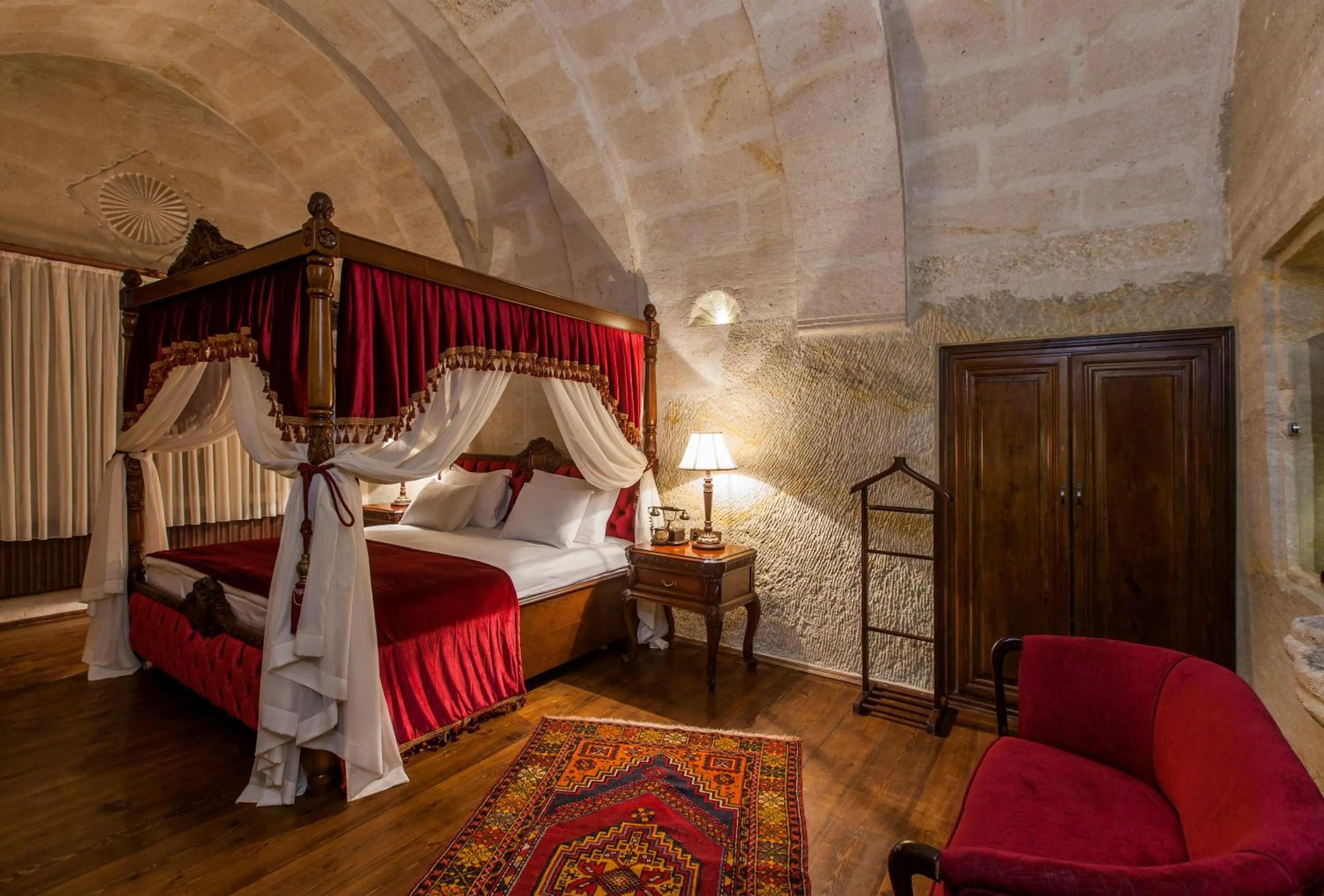 Bedroom, Bed in Utopia Cave Cappadocia