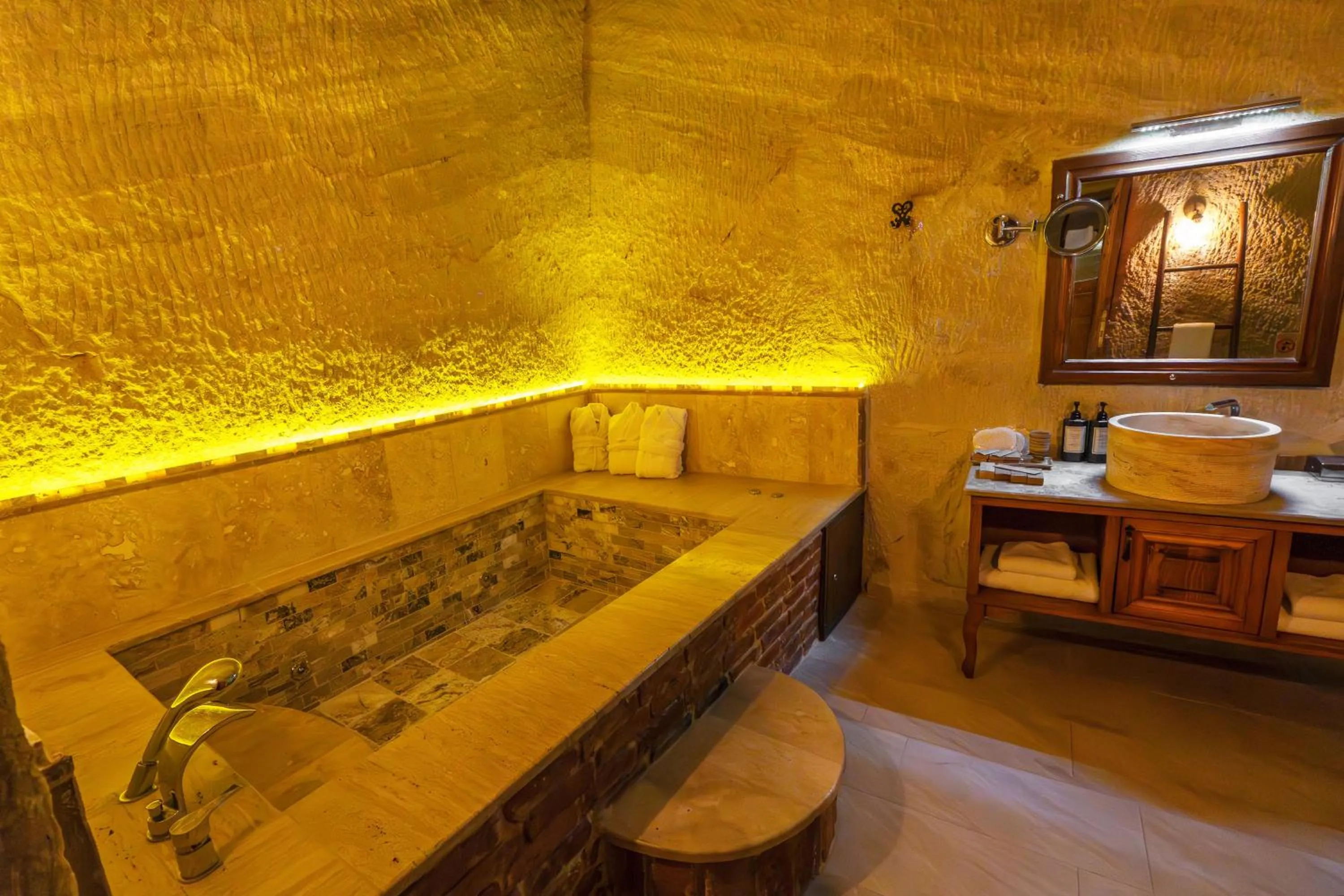 Hot Tub in Utopia Cave Cappadocia