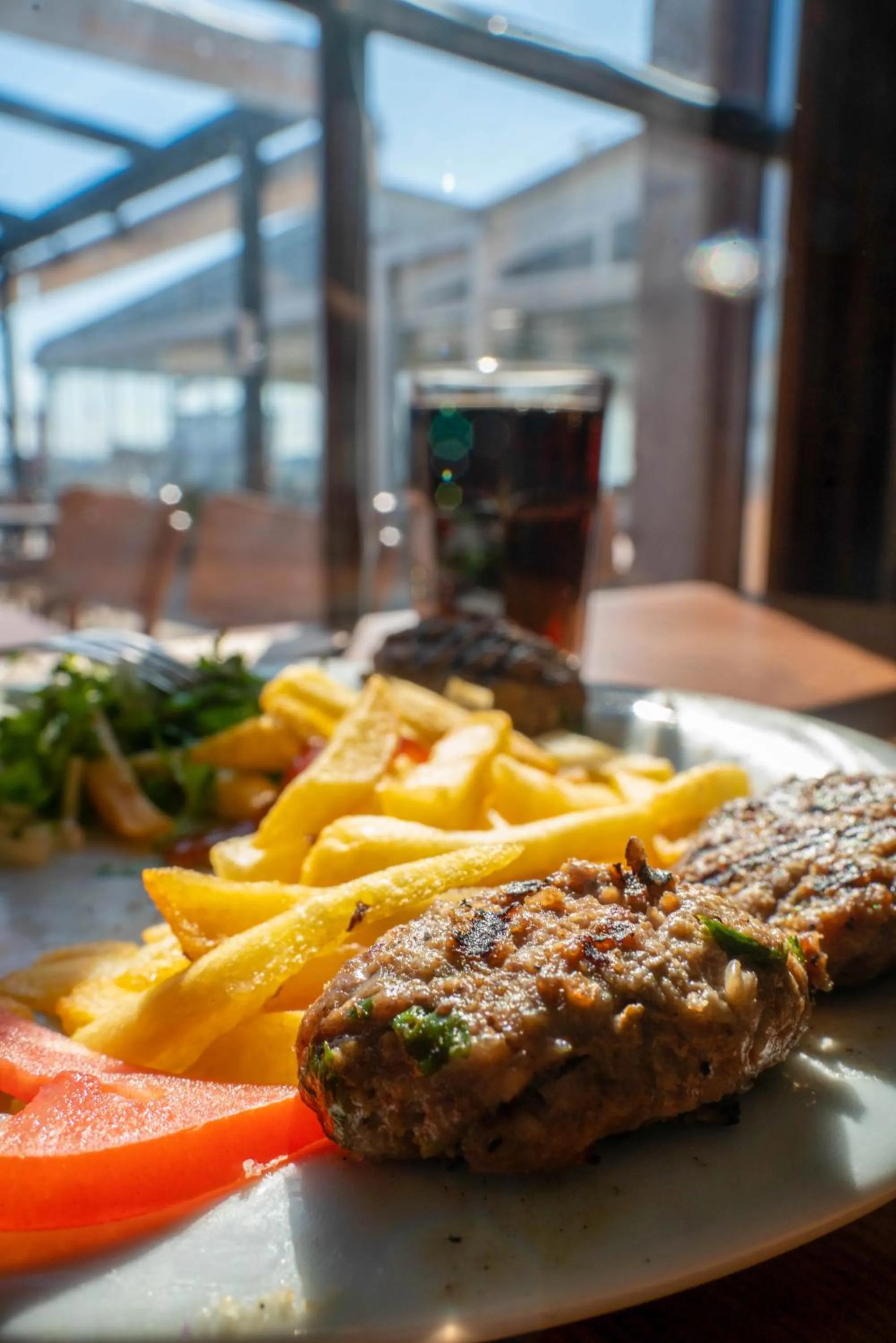 Restaurant/places to eat in Cunda Taka