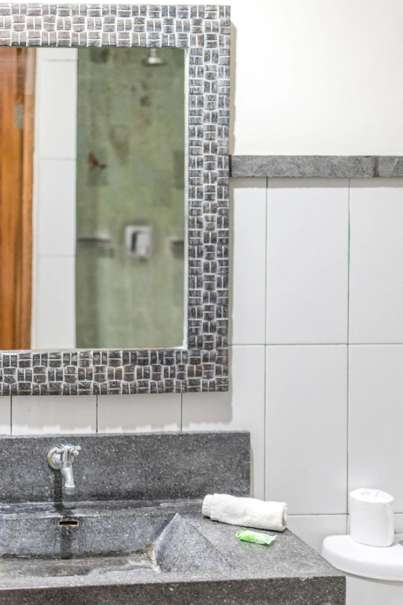 Bathroom in Arjuna Homestay