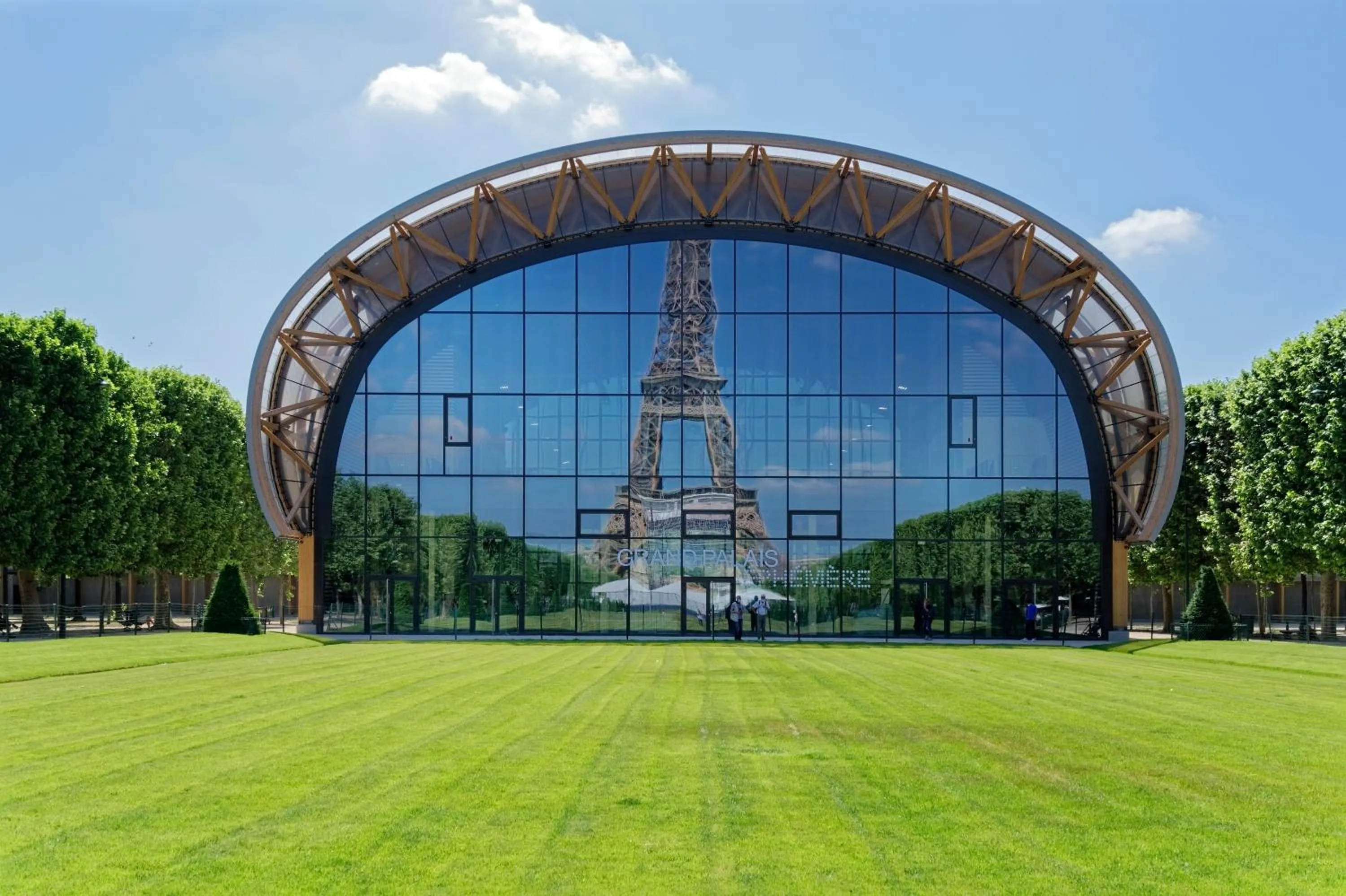 Neighbourhood in My Maison In Paris - Champ de Mars