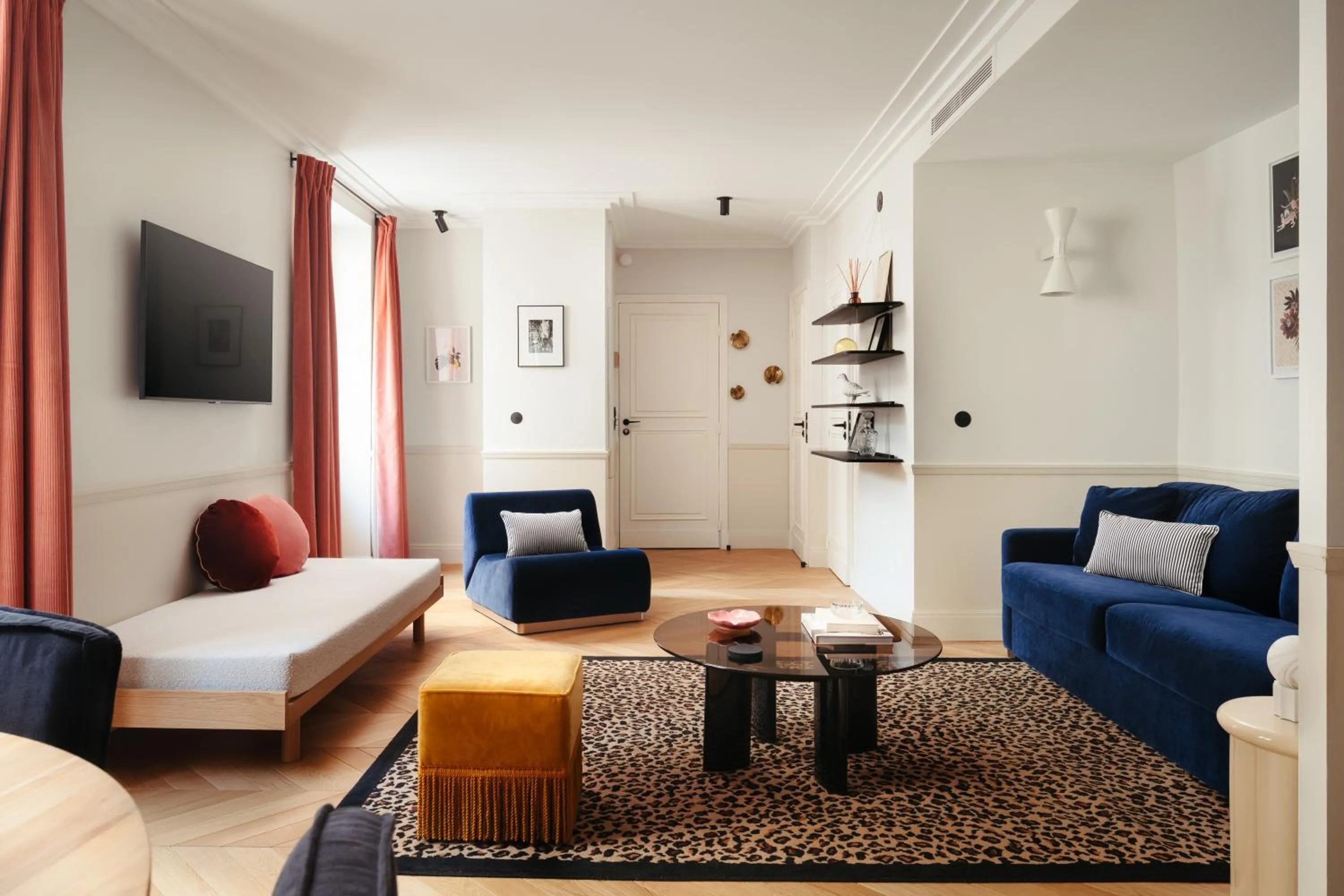 Living room, Bed in My Maison In Paris - Champ de Mars