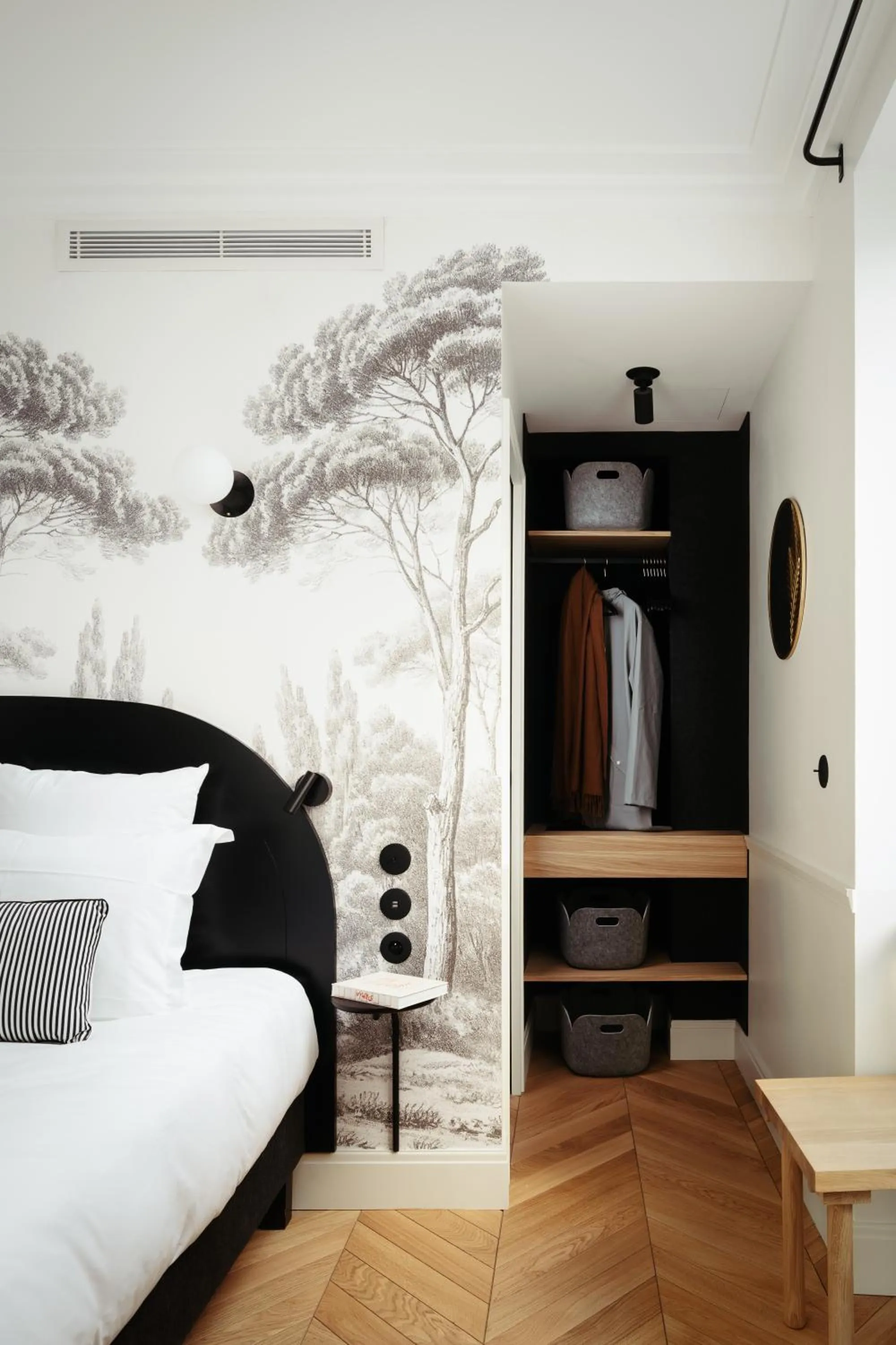 Bed in My Maison In Paris - Champ de Mars