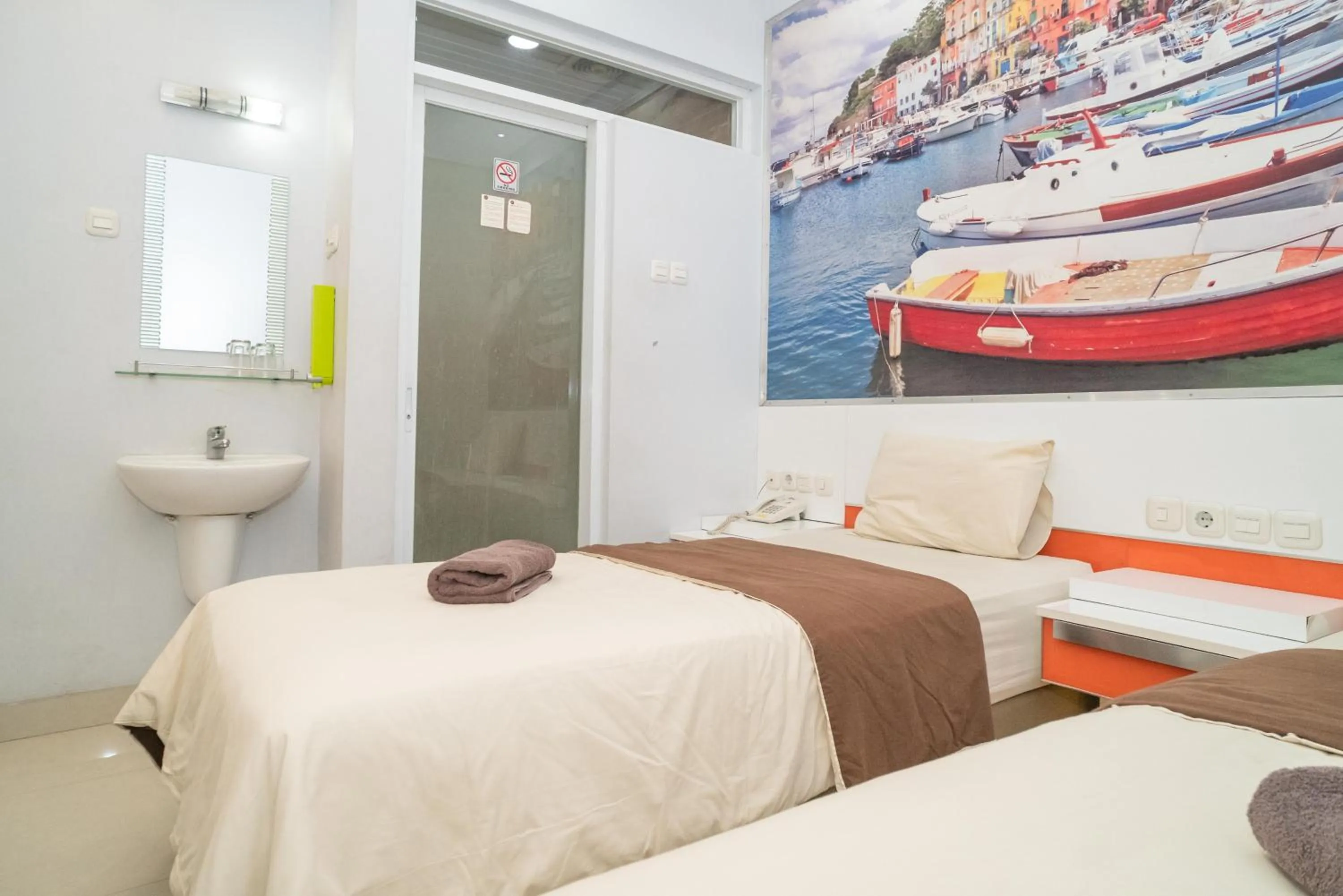 Photo of the whole room, Bed in RedDoorz at Tirta Mansion Paramount Gading