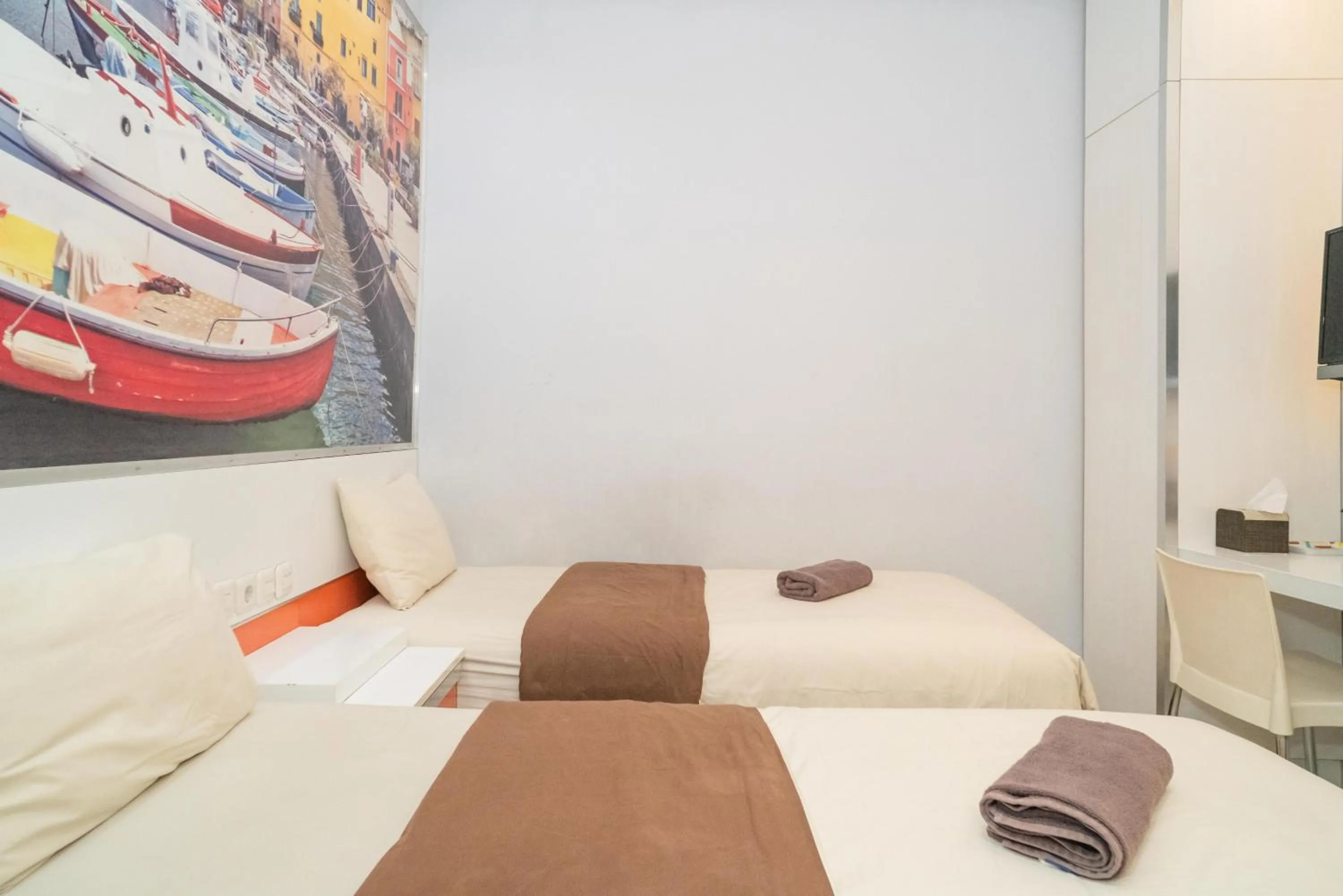 Photo of the whole room, Bed in RedDoorz at Tirta Mansion Paramount Gading