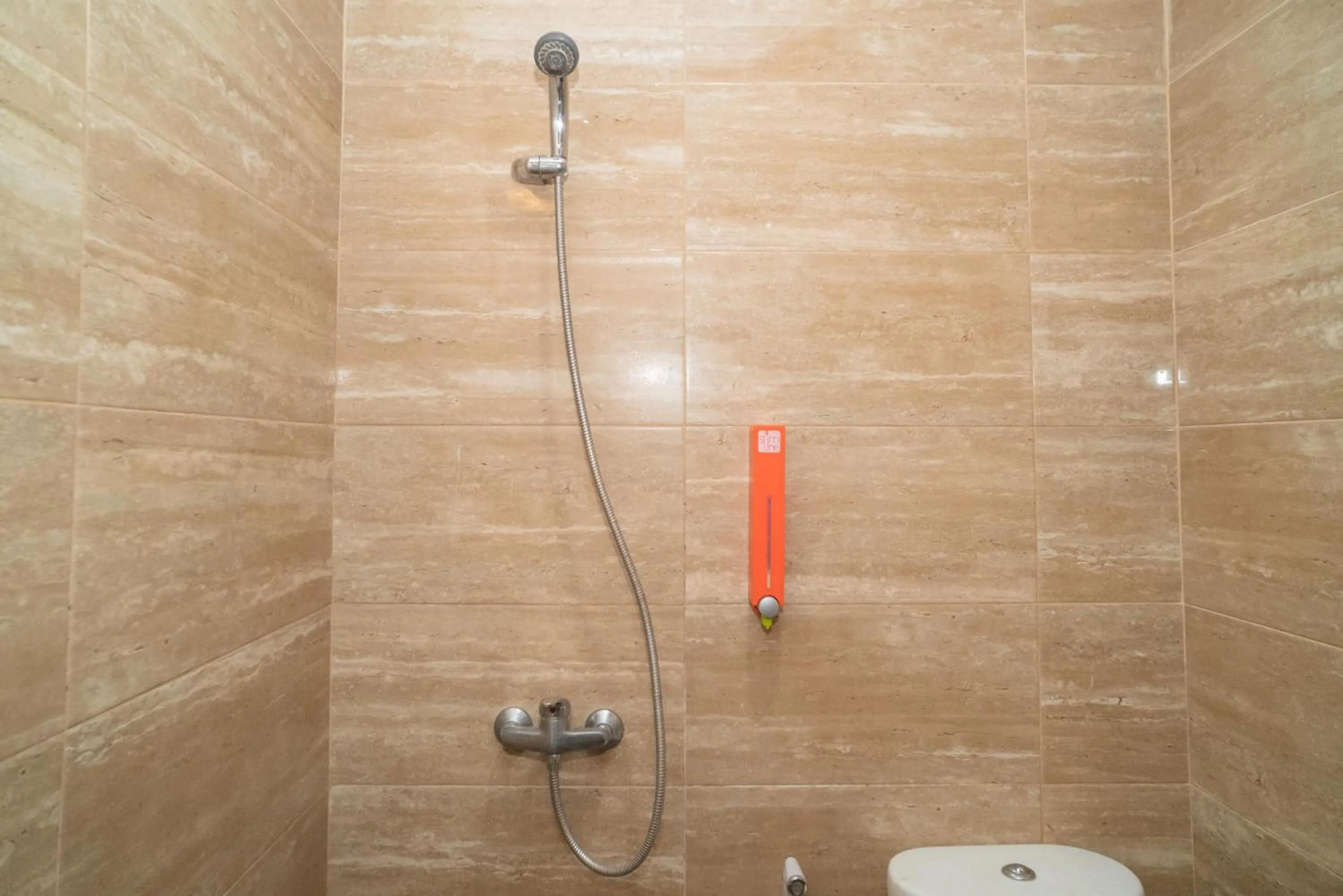 Bathroom in RedDoorz at Tirta Mansion Paramount Gading