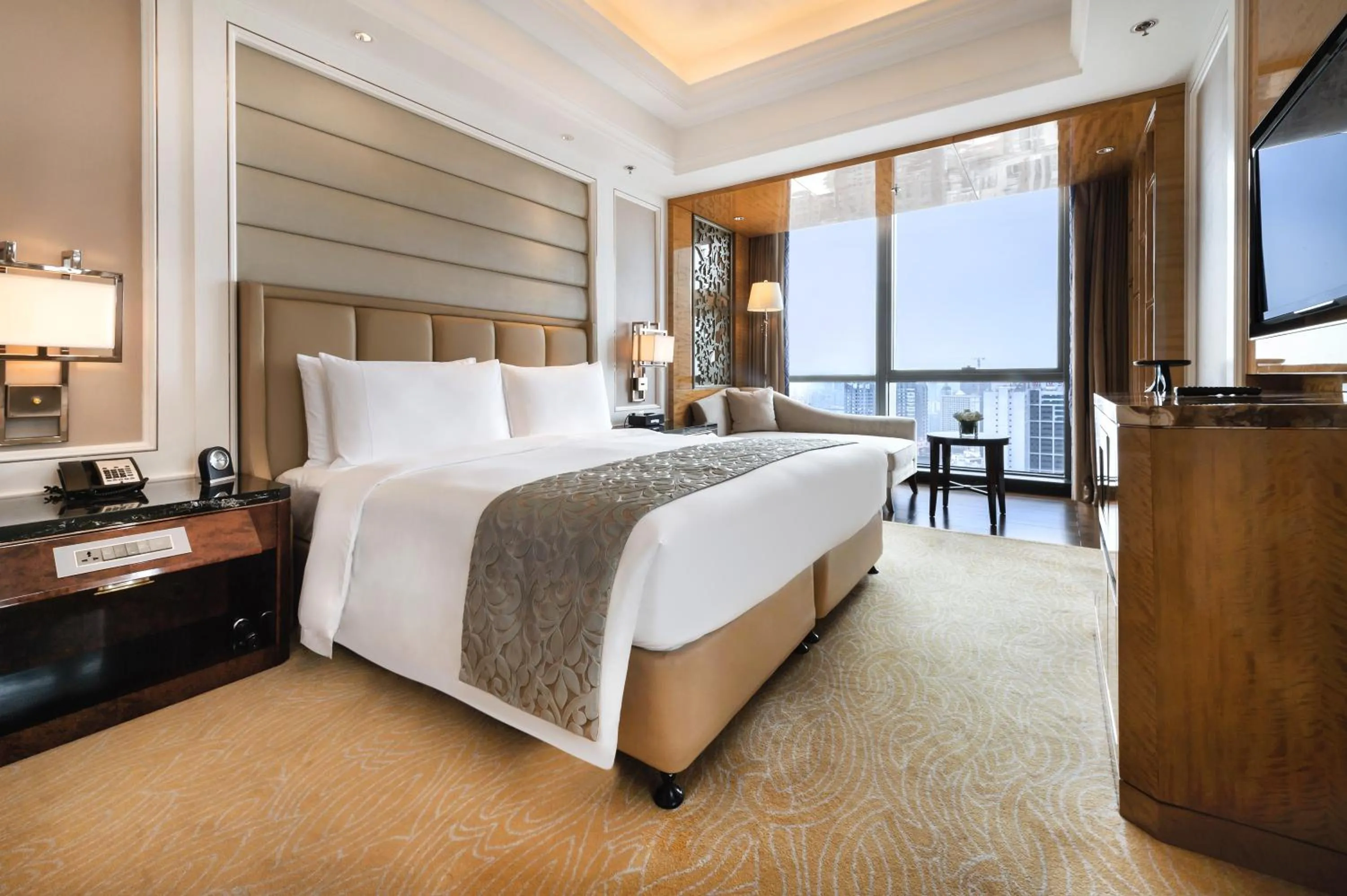 Bed in The Ritz-Carlton, Chengdu