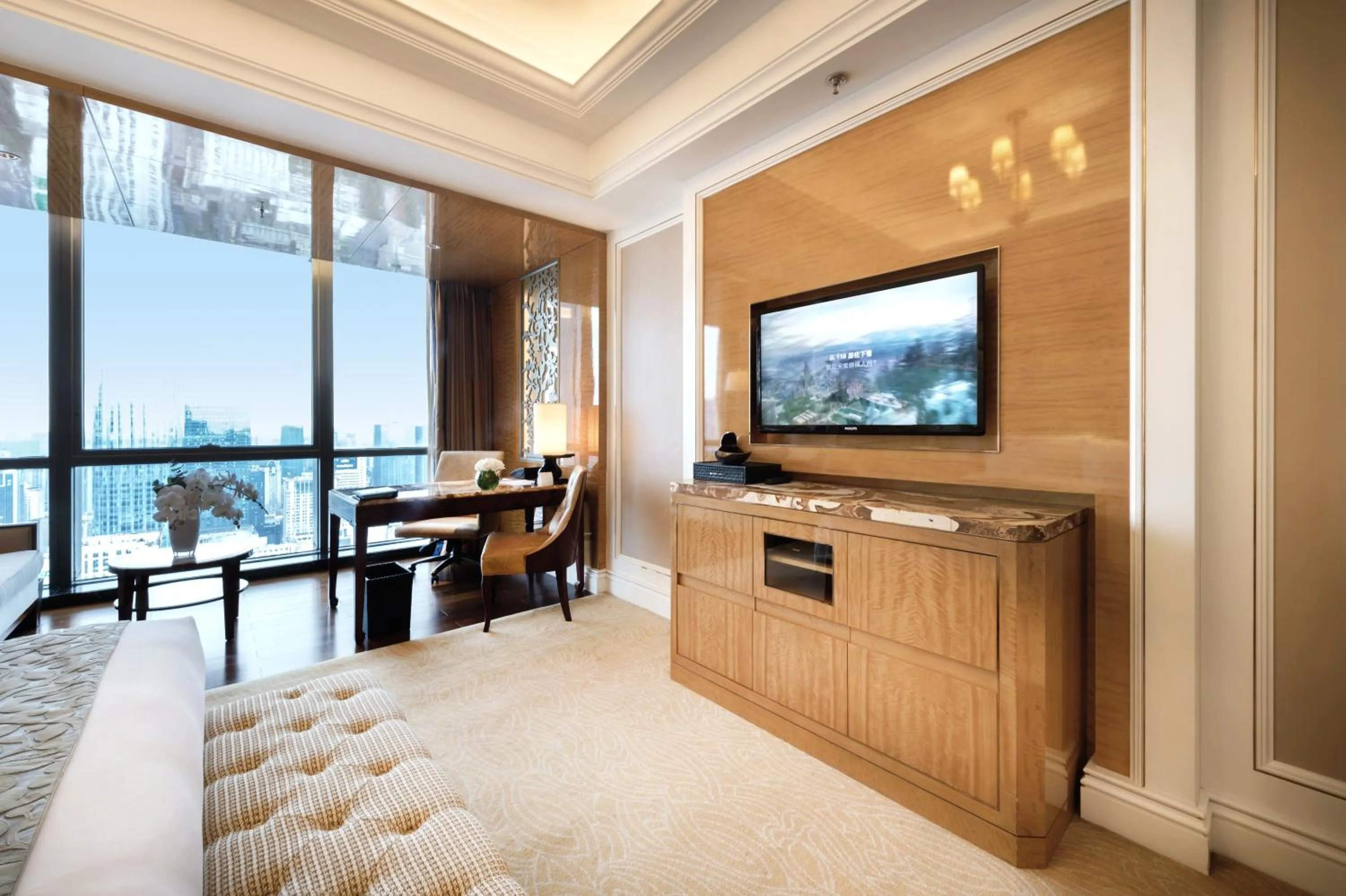 TV and multimedia in The Ritz-Carlton, Chengdu