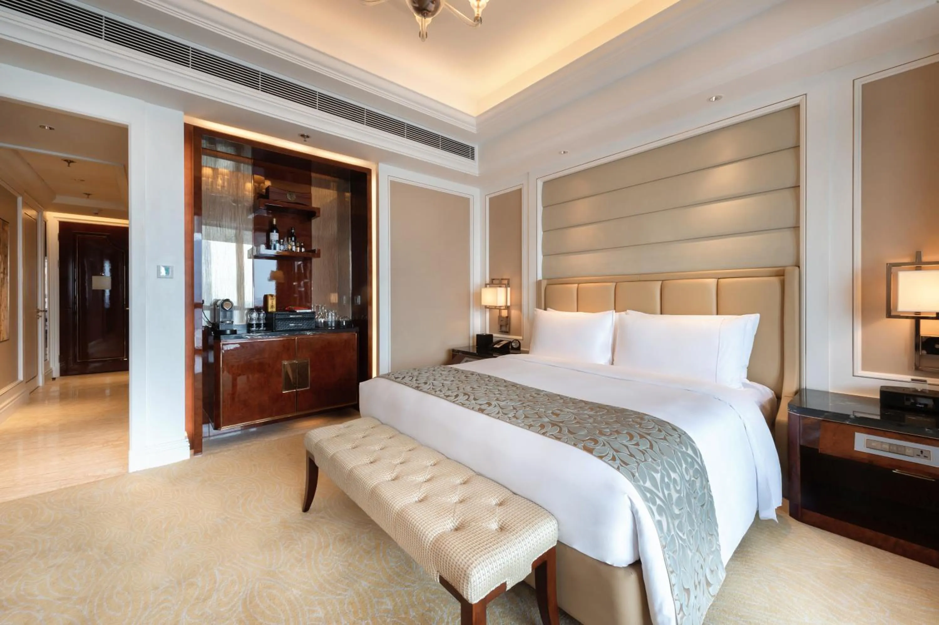 Bed in The Ritz-Carlton, Chengdu