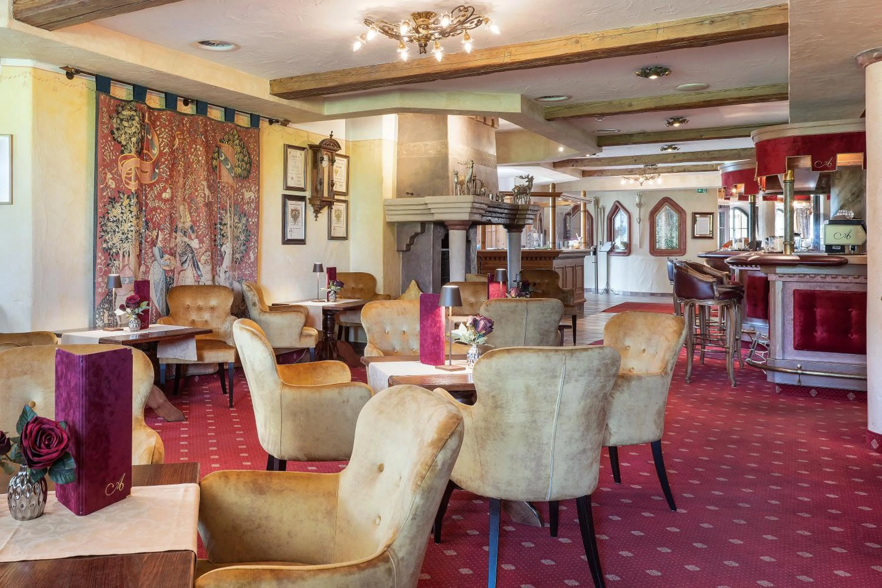 Lounge or bar in Hotel AlpenSchlössl