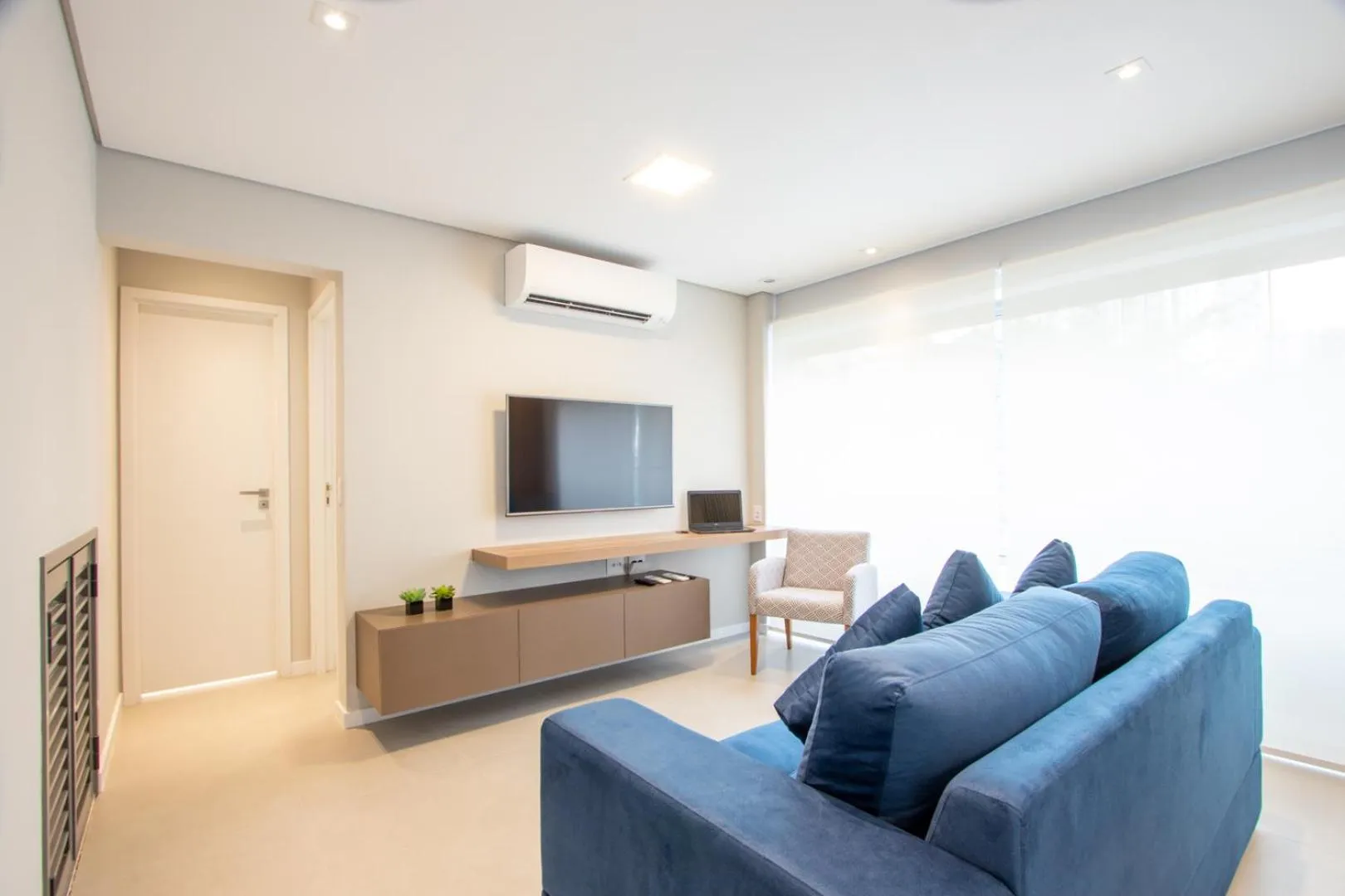 Day in Charlie Vila Nova Conceição Jacques Félix