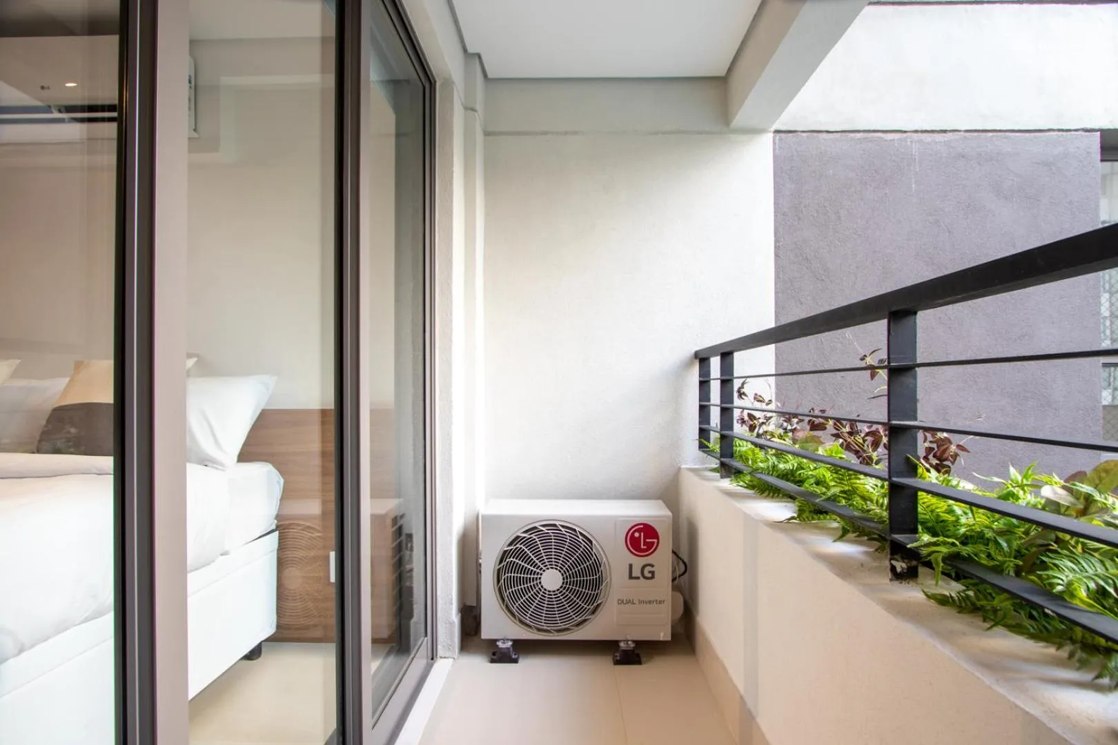 Day in Charlie Vila Nova Conceição Jacques Félix