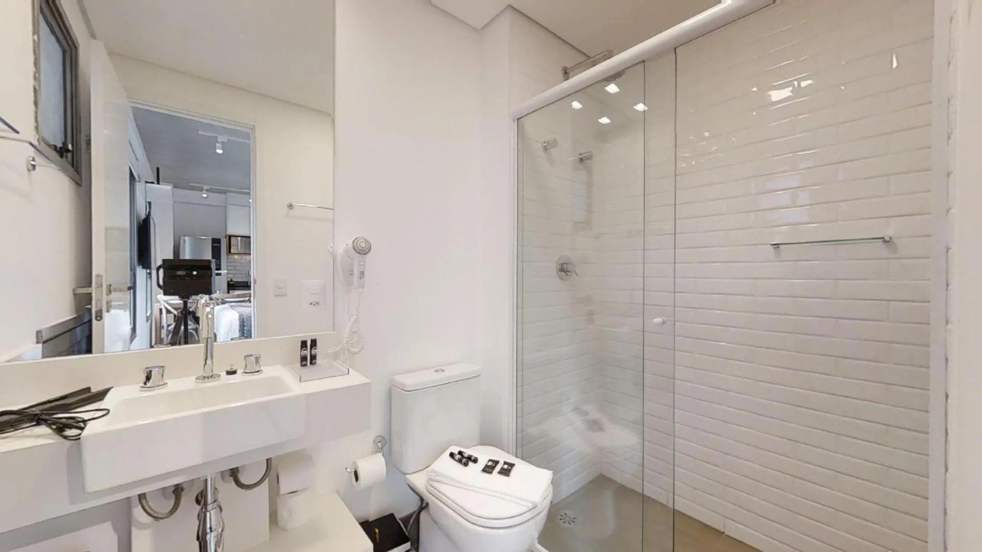 Shower in Charlie Vila Nova Conceição Jacques Félix