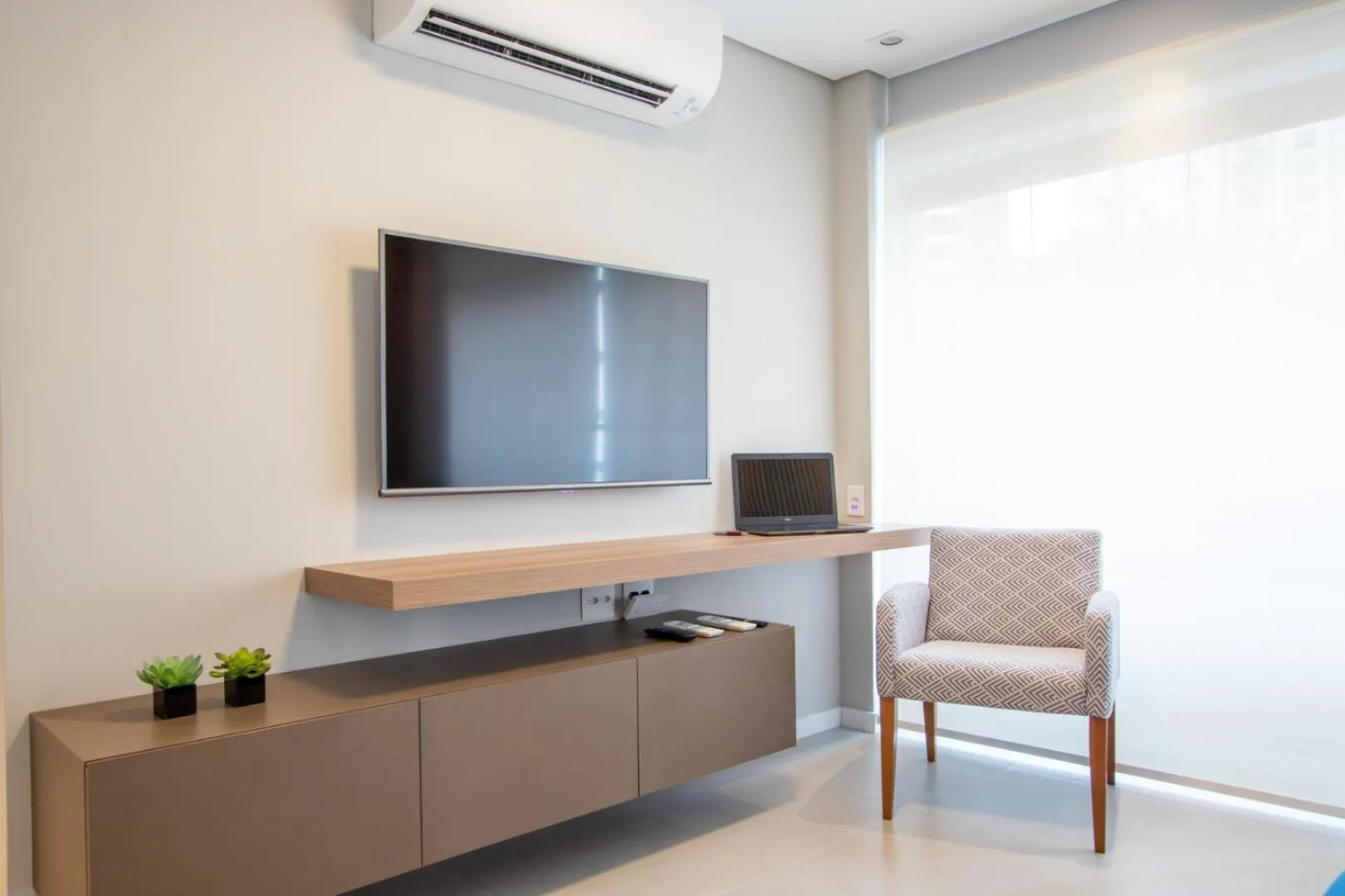 Day in Charlie Vila Nova Conceição Jacques Félix