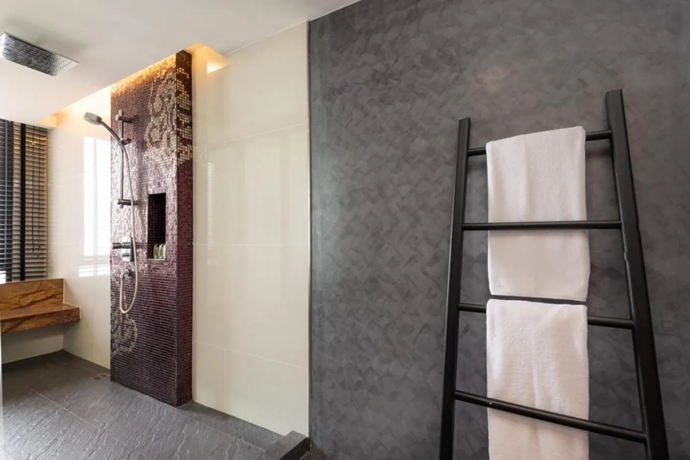 Shower, Bed in Maitria Mode Sukhumvit 15 Bangkok - A Chatrium Collection