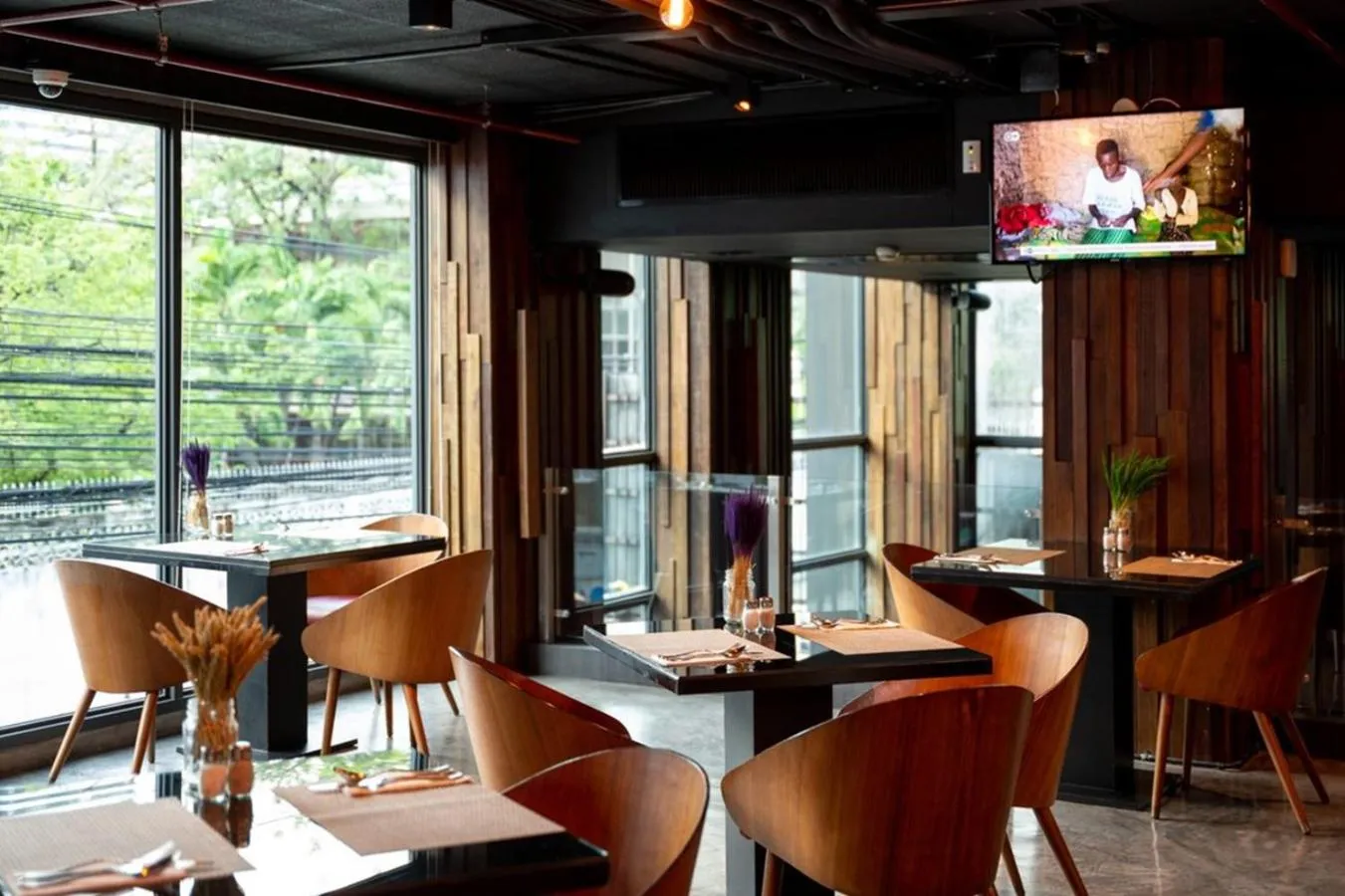 Restaurant/places to eat in Maitria Mode Sukhumvit 15 Bangkok - A Chatrium Collection