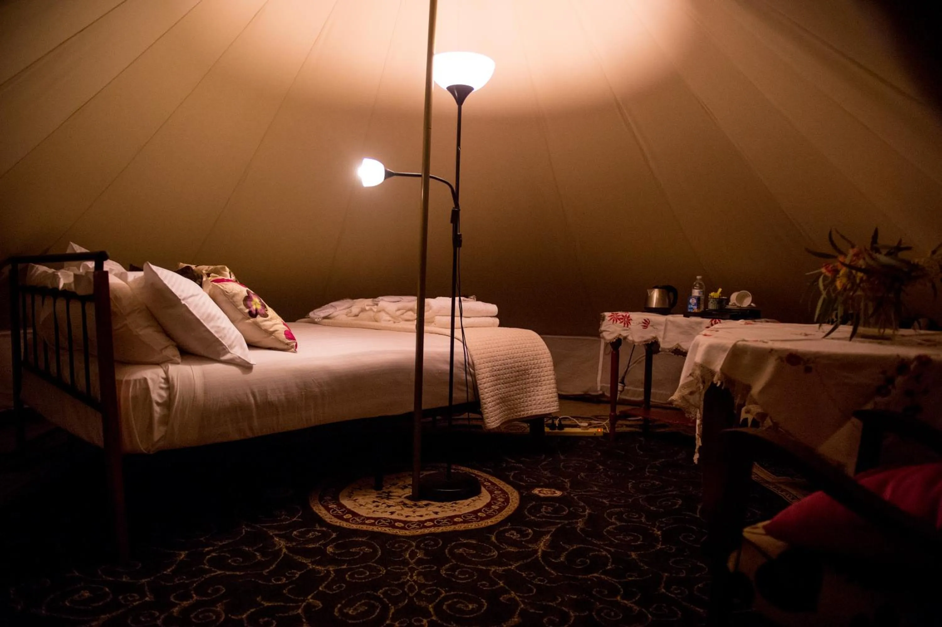Patio, Bed in Club Boutique Hotel Cunnamulla