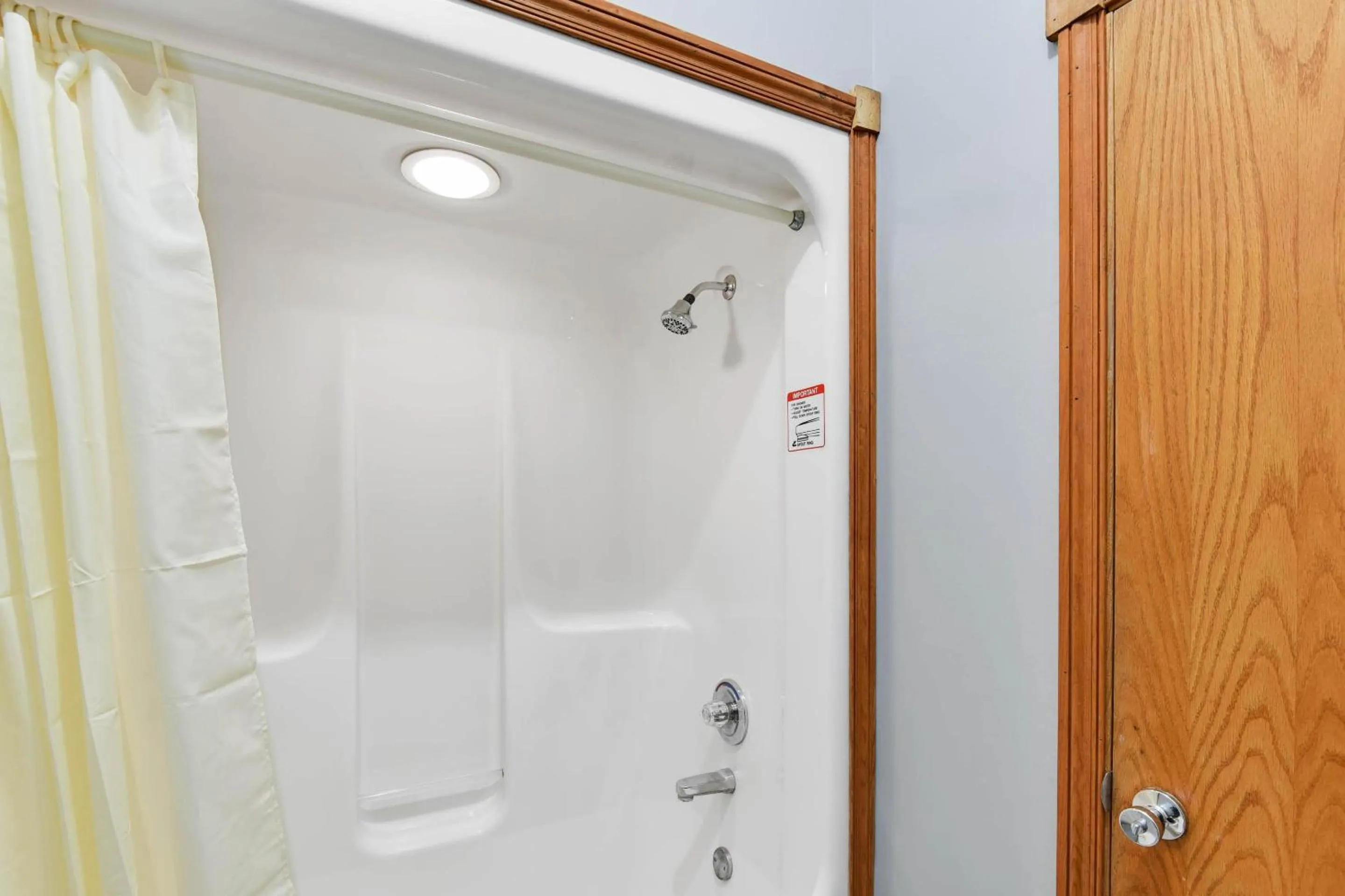 Bathroom in Casa Loma Inn & Suites by OYO Davenport IA near I-80