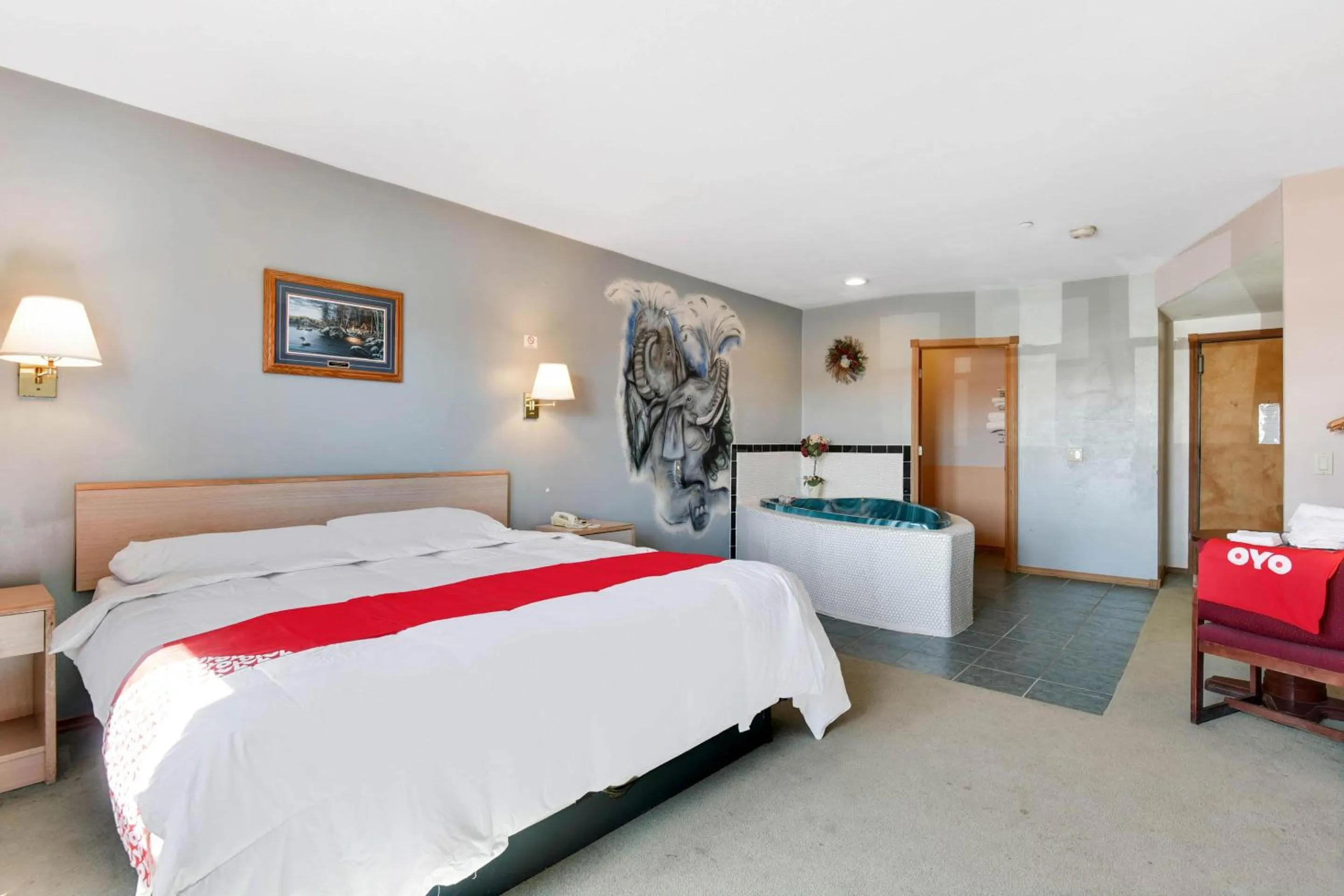 Bedroom in Casa Loma Inn & Suites by OYO Davenport IA near I-80