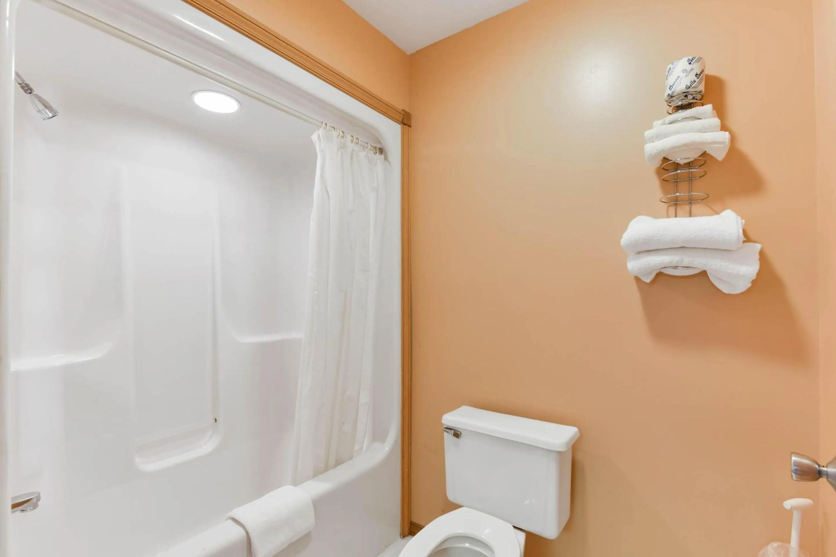 Bathroom in Casa Loma Inn & Suites by OYO Davenport IA near I-80