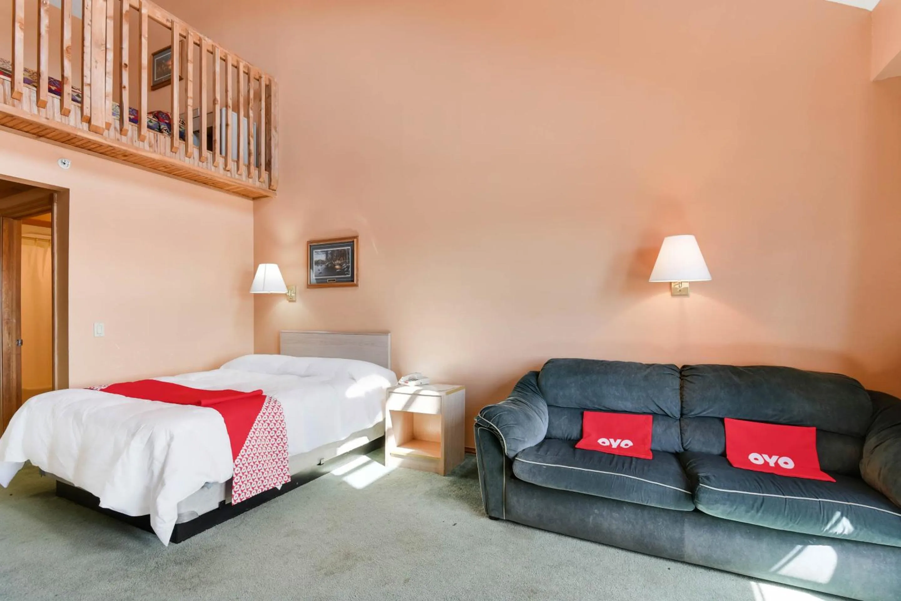 Bedroom in Casa Loma Inn & Suites by OYO Davenport IA near I-80