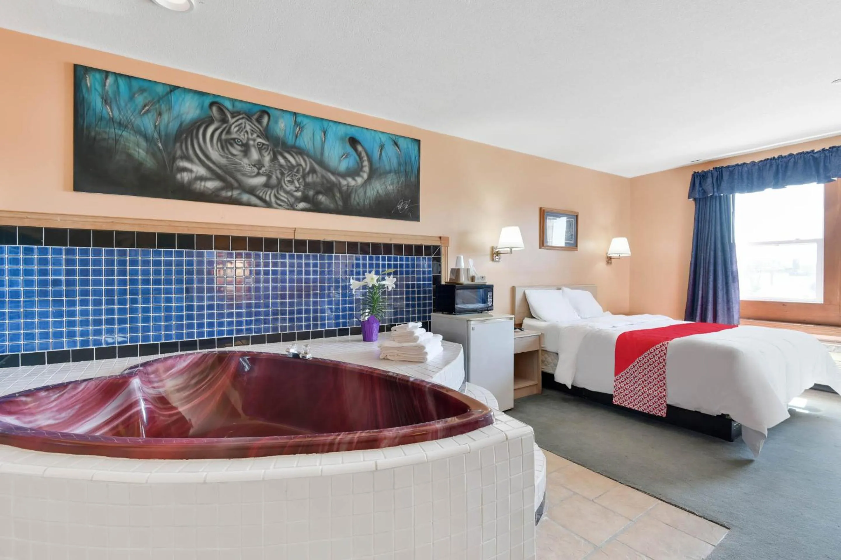 Bedroom in Casa Loma Inn & Suites by OYO Davenport IA near I-80