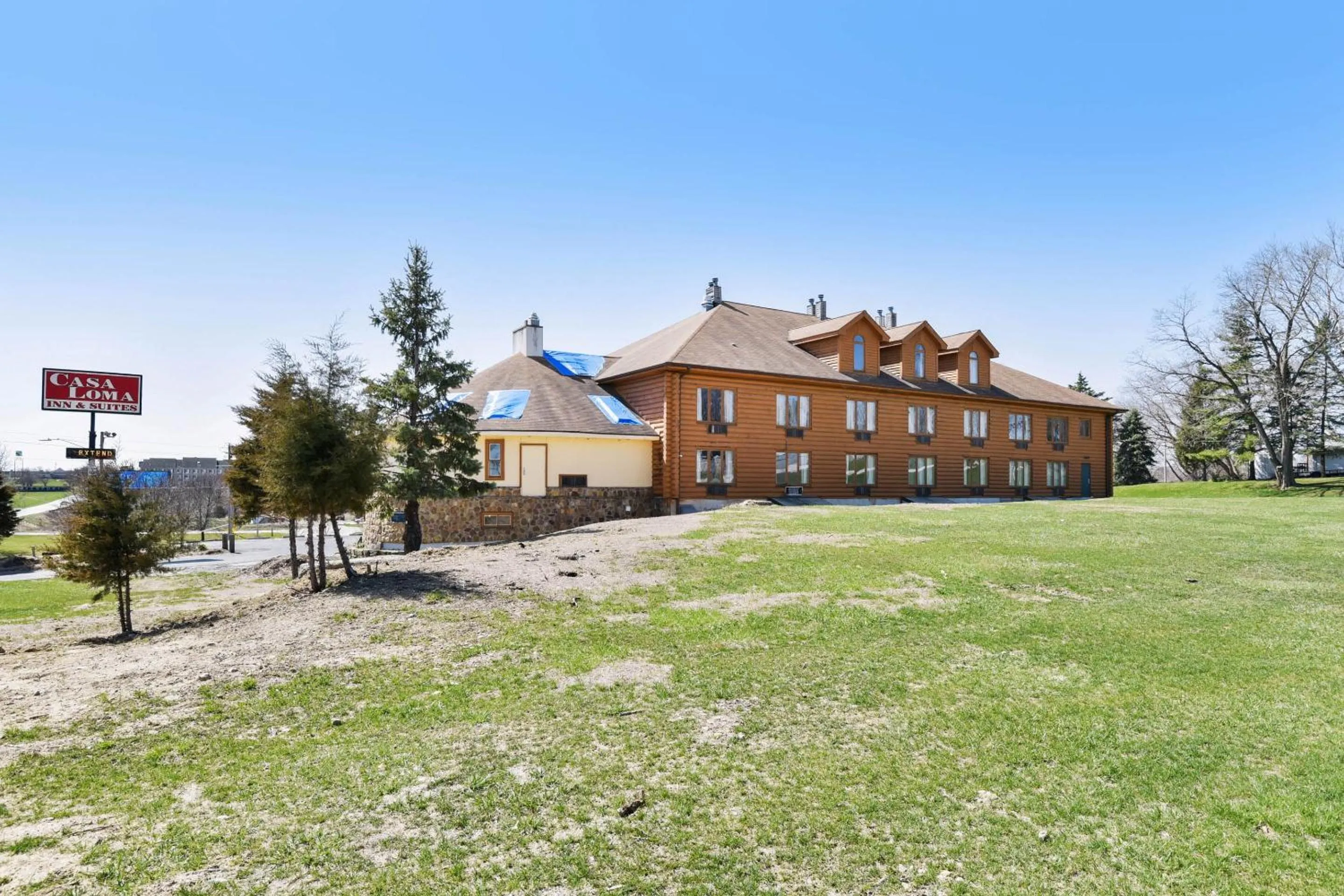 Facade/entrance in Casa Loma Inn & Suites by OYO Davenport IA near I-80