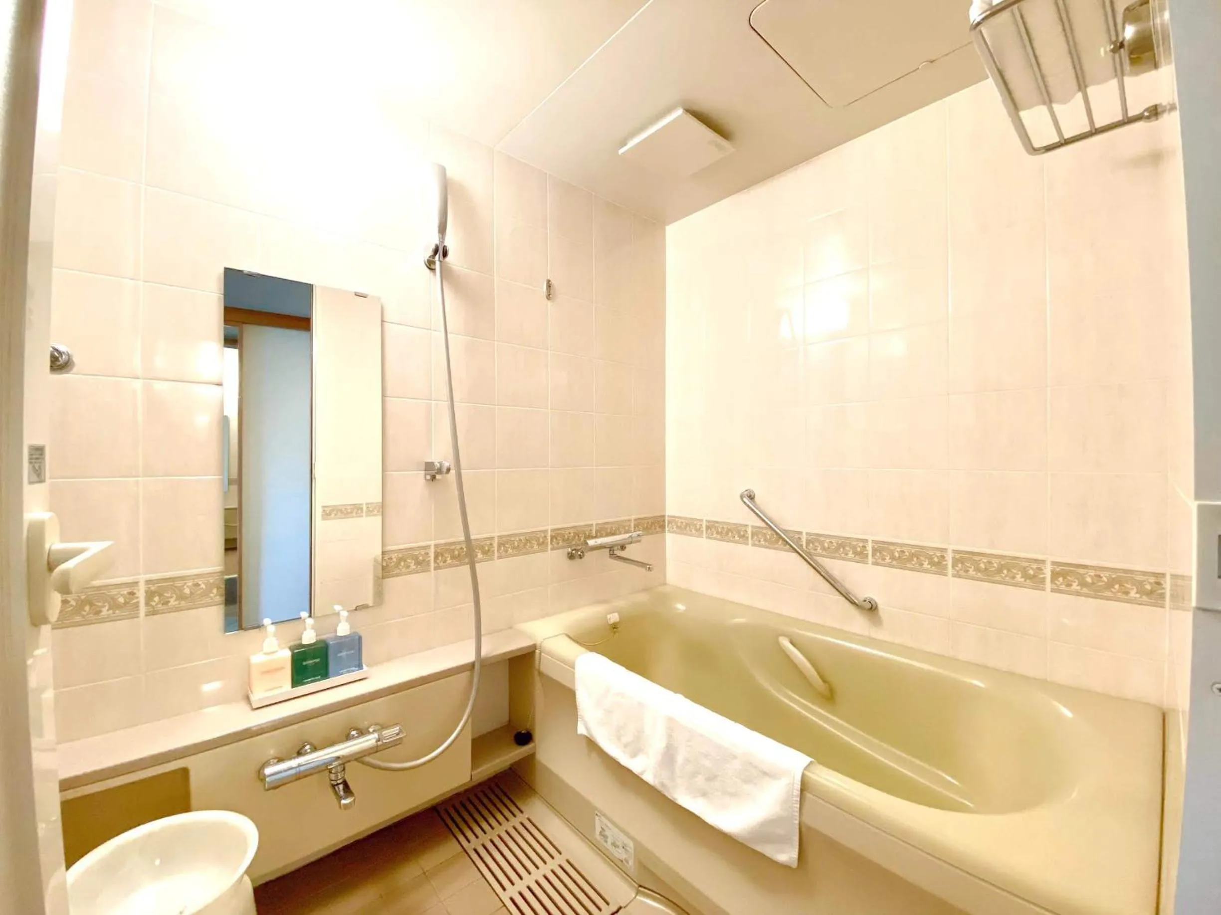 Photo of the whole room in Sun Members Kyoto Saga