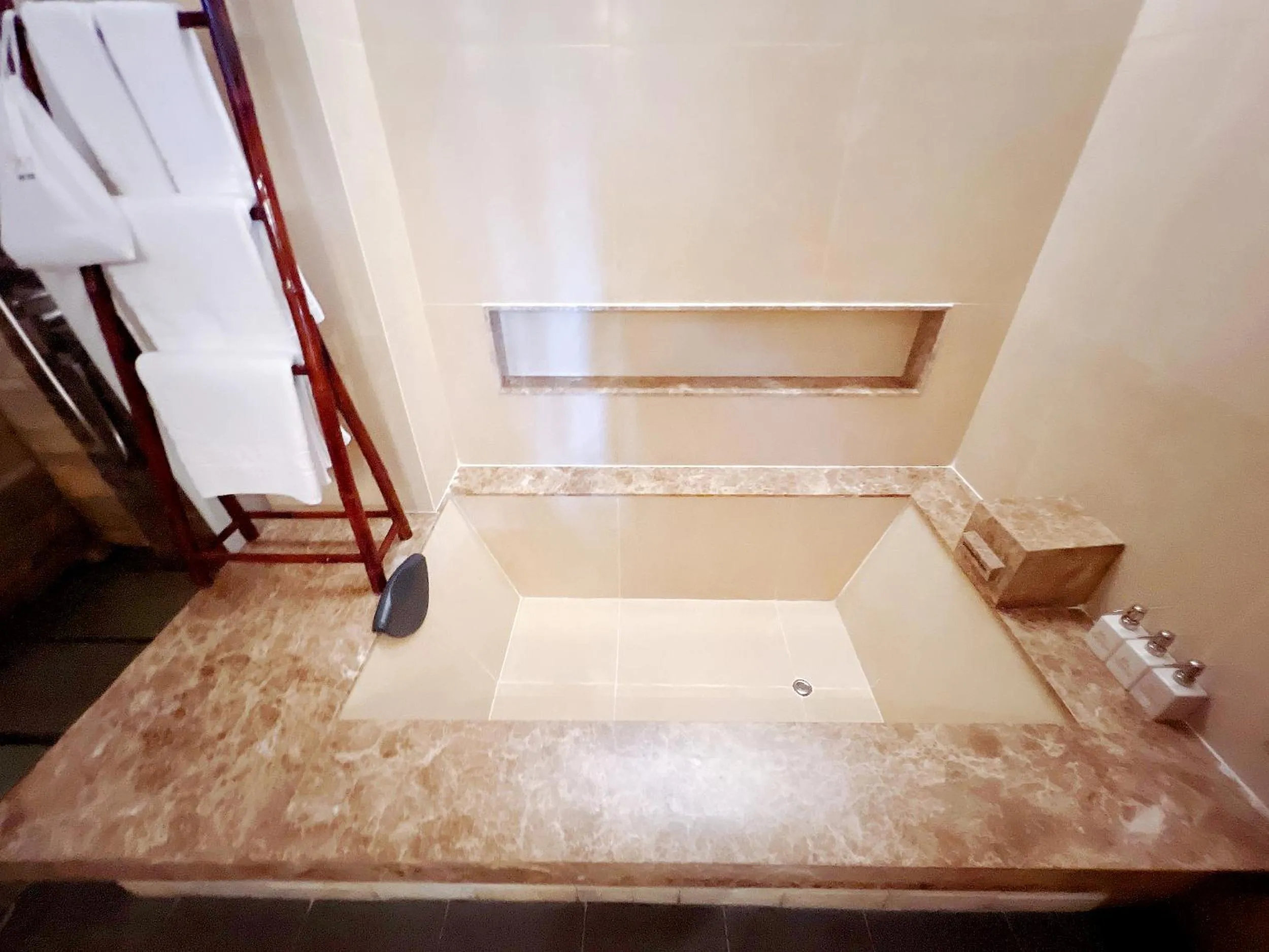 Shower in Aroma Beach Resort and Spa