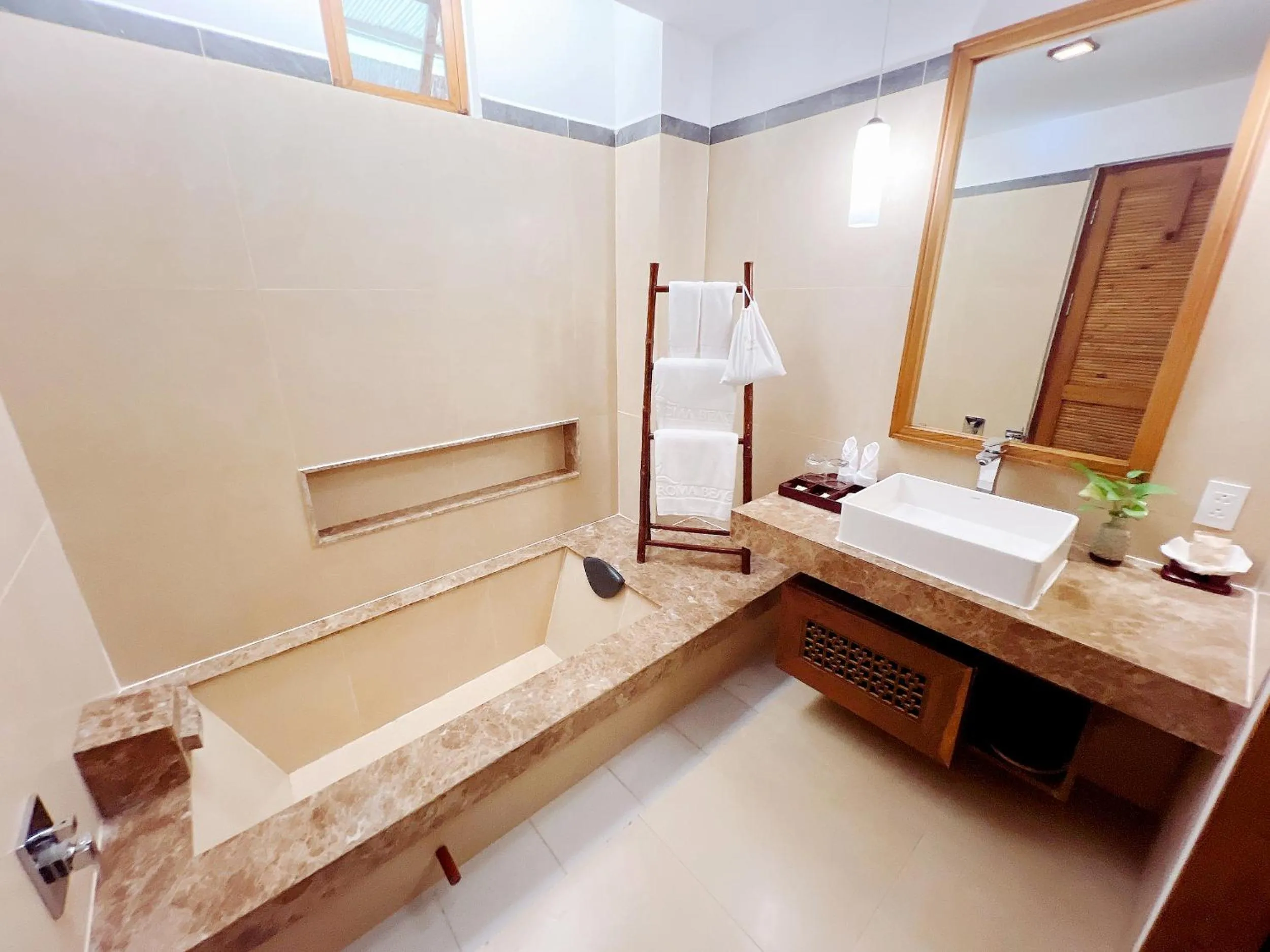 Shower in Aroma Beach Resort and Spa