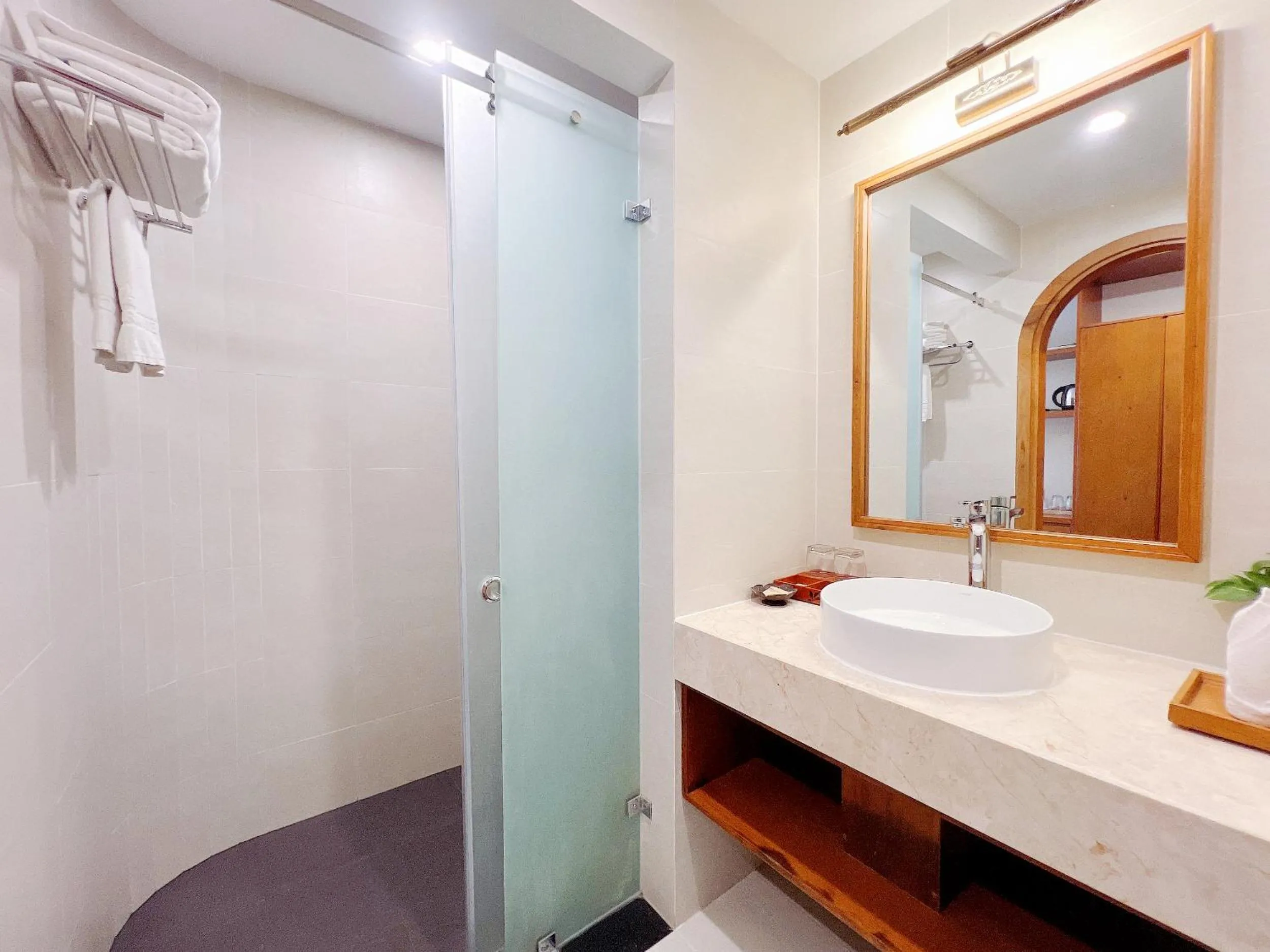 Shower in Aroma Beach Resort and Spa